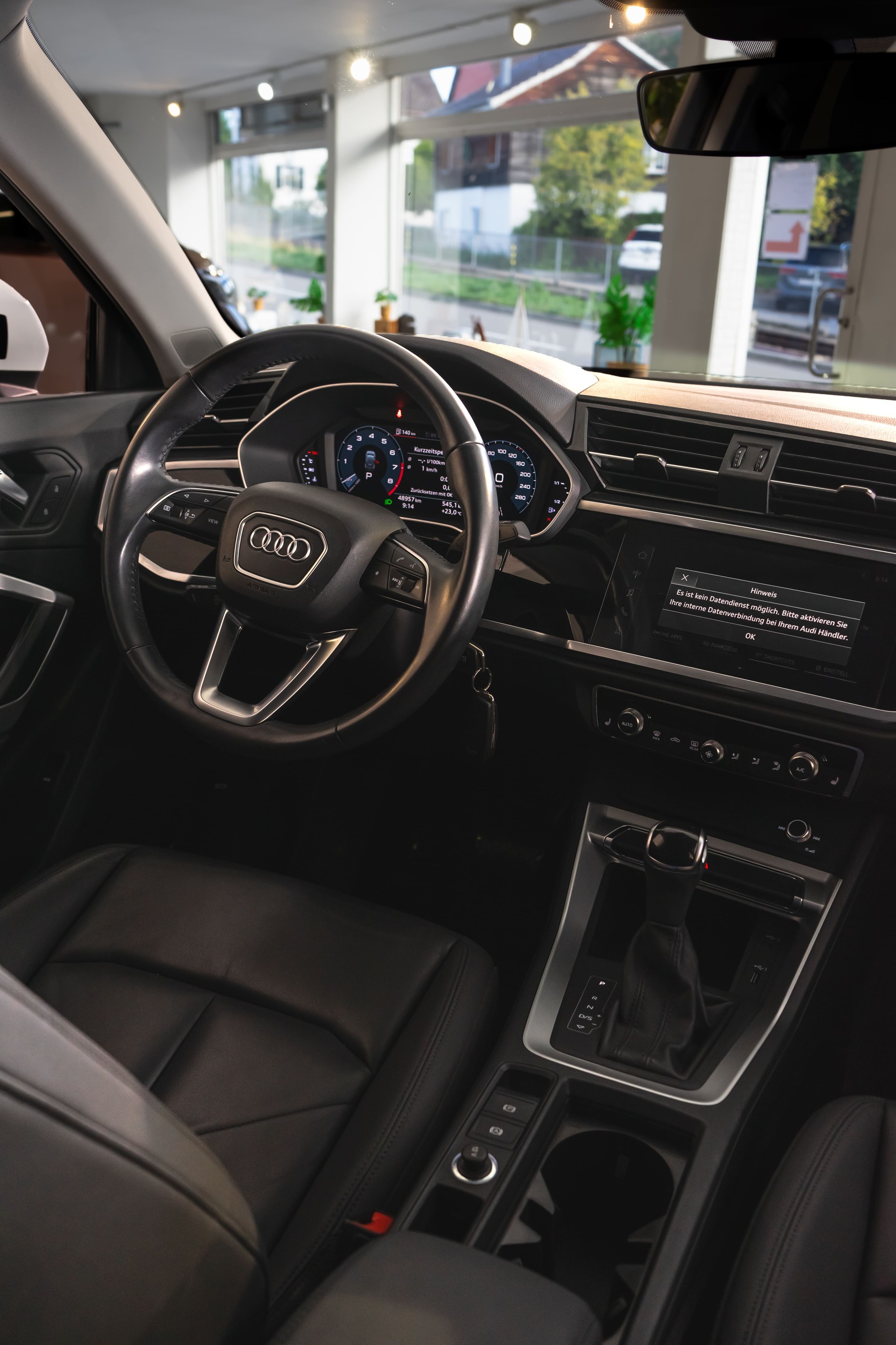 AUDI Q3 40 TFSI quattro S-tronic-image-2