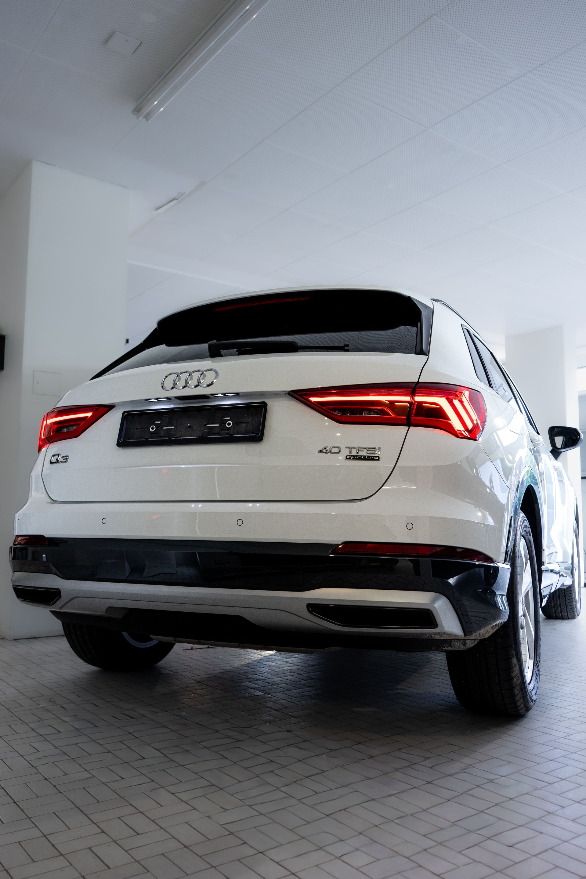 AUDI Q3 40 TFSI quattro S-tronic-image-1