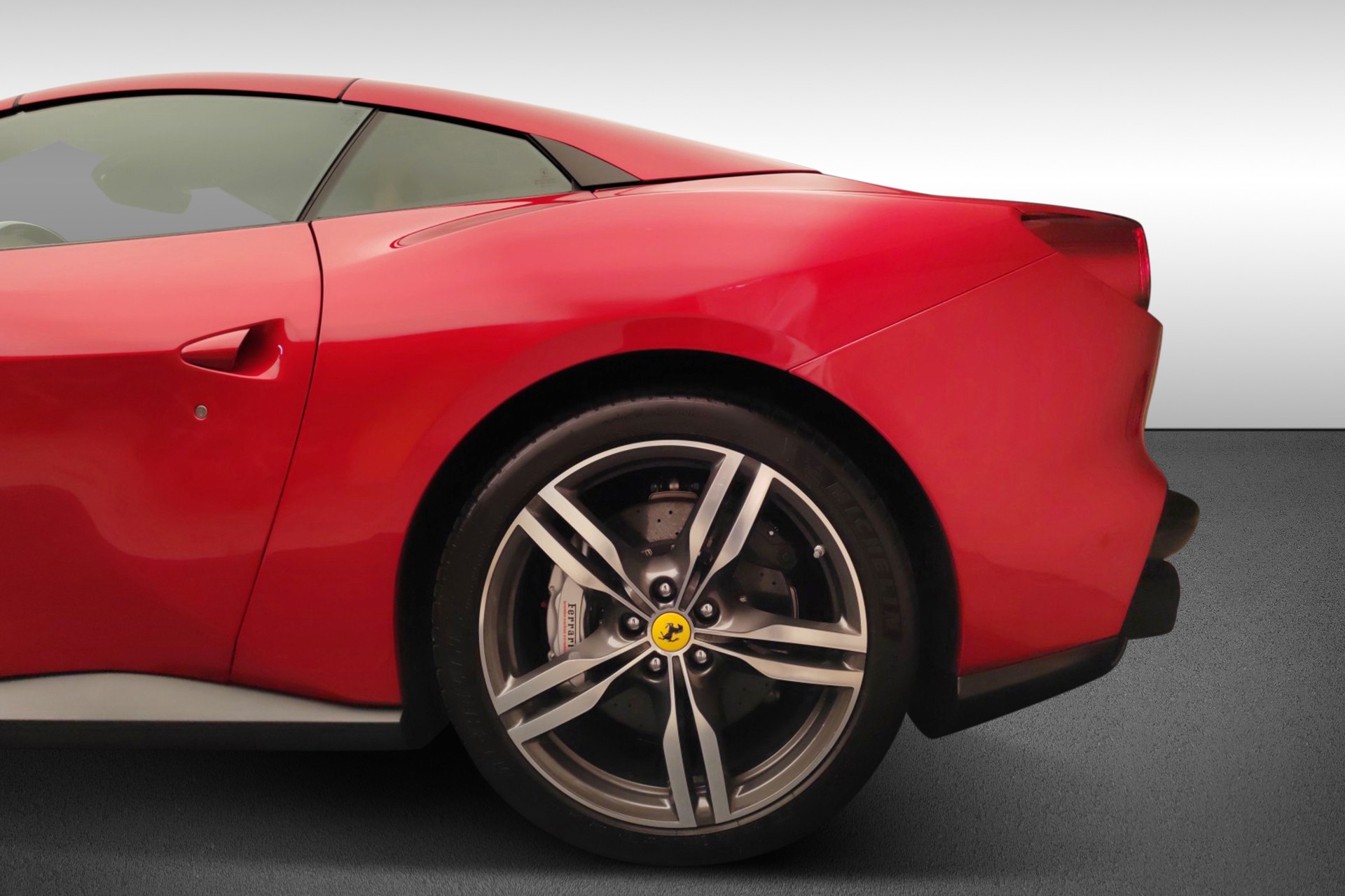 FERRARI Portofino M-image-10