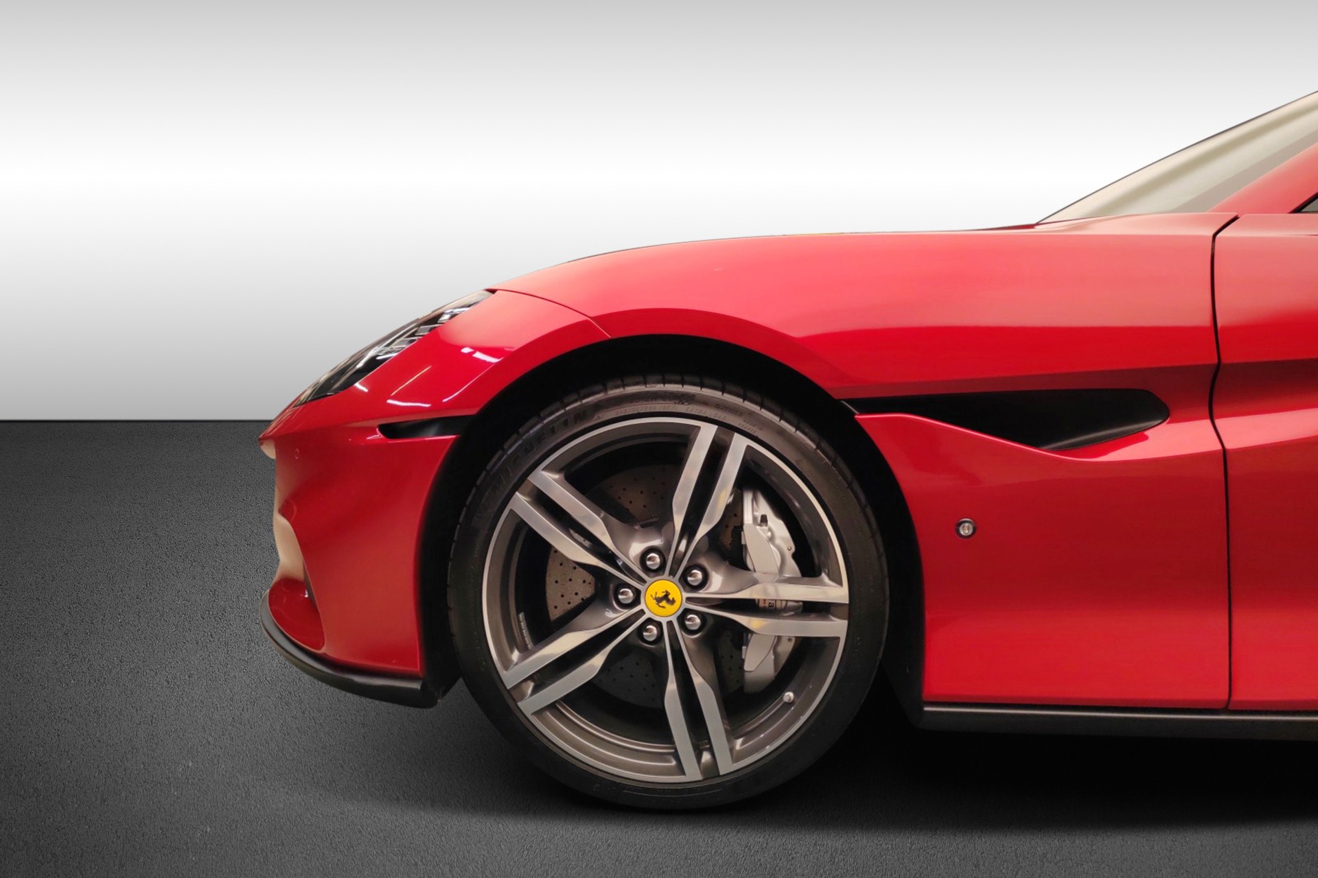 FERRARI Portofino M-image-9