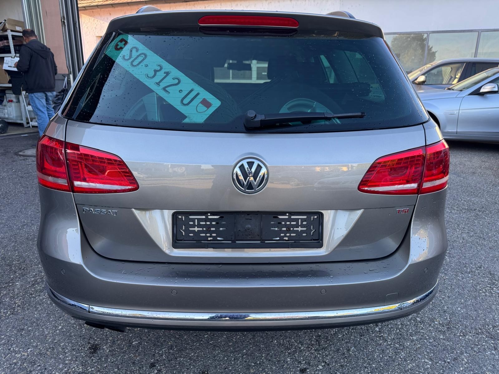 VW PASSAT-image-5