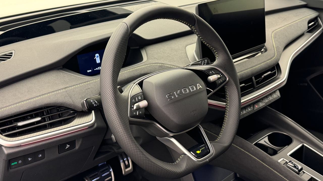 SKODA Enyaq 4x4 RS-image-7