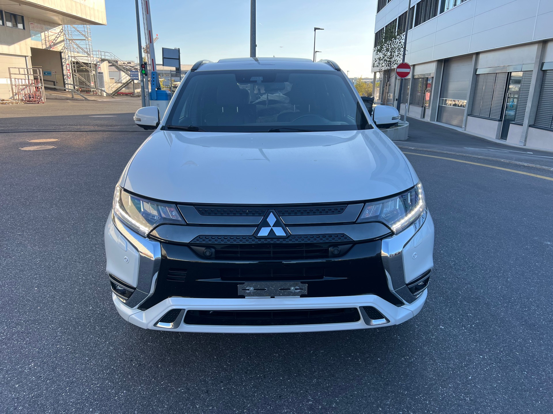 MITSUBISHI Outlander 2.4 PHEV Diamond S-Edition 4WD Automatic-image-1
