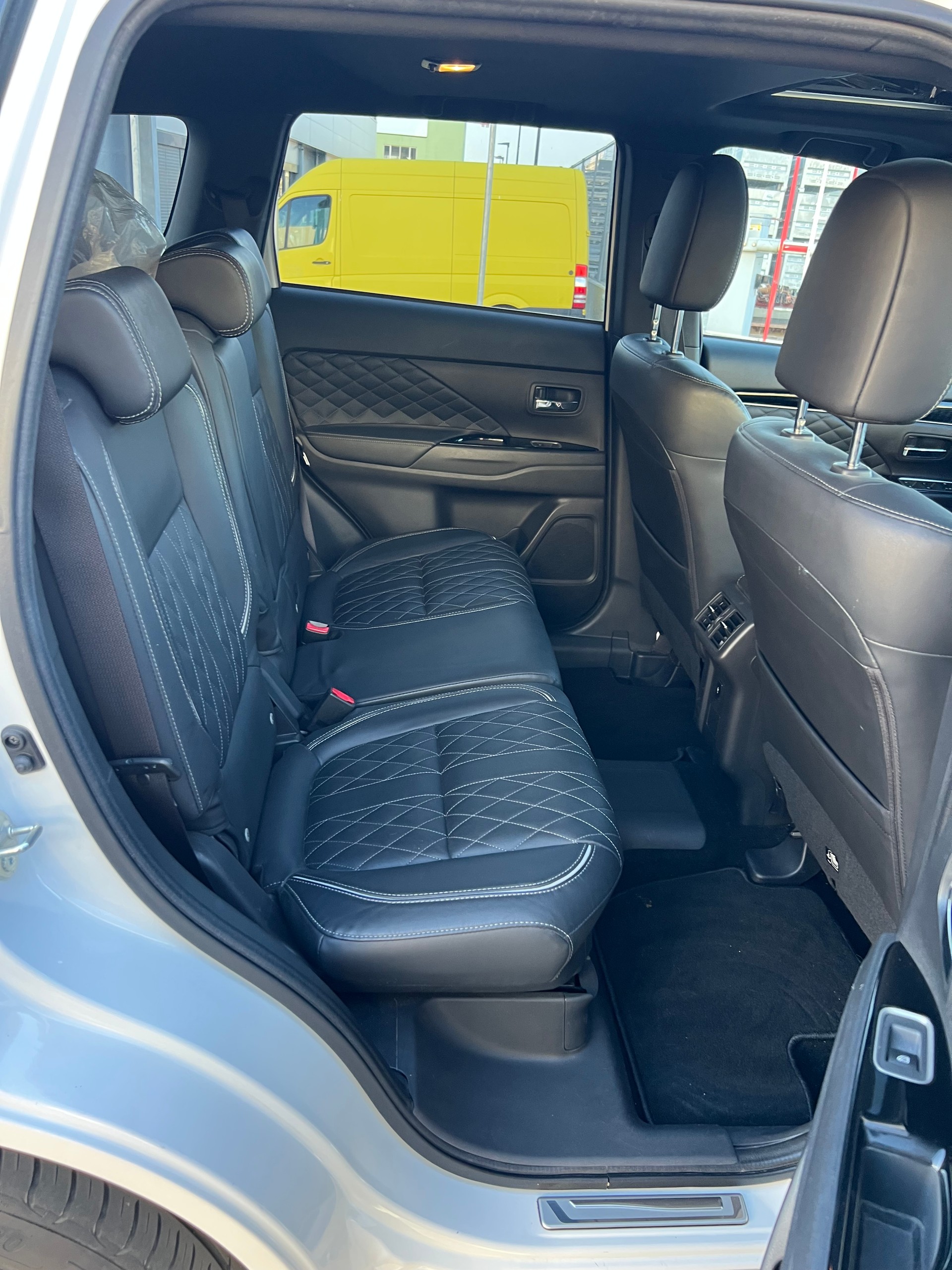 MITSUBISHI Outlander 2.4 PHEV Diamond S-Edition 4WD Automatic-image-14