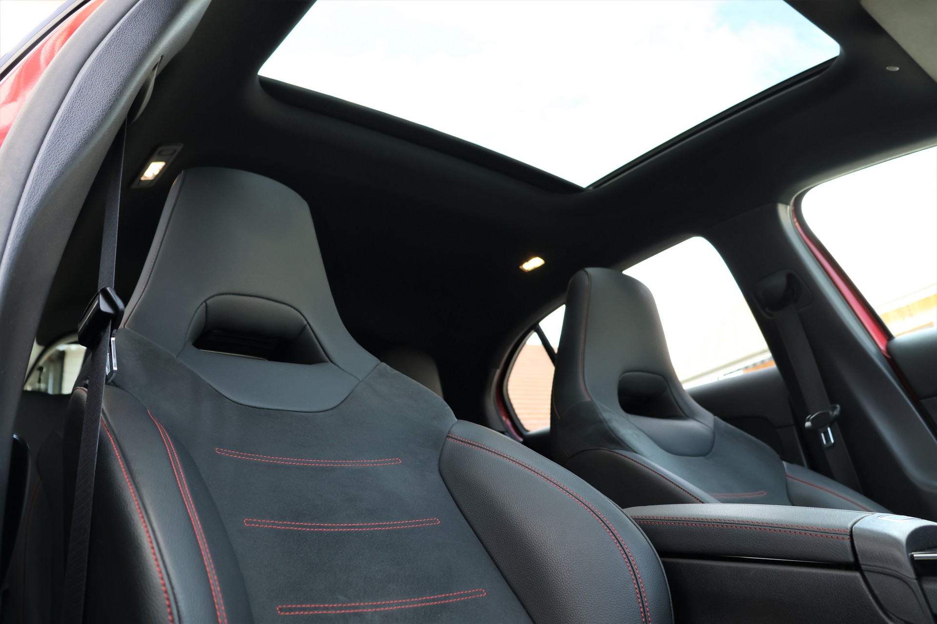 MERCEDES-BENZ A 180 d AMG Line 8G-DCT (CH) *Manufaktur Rosso Patagoni*-image-19