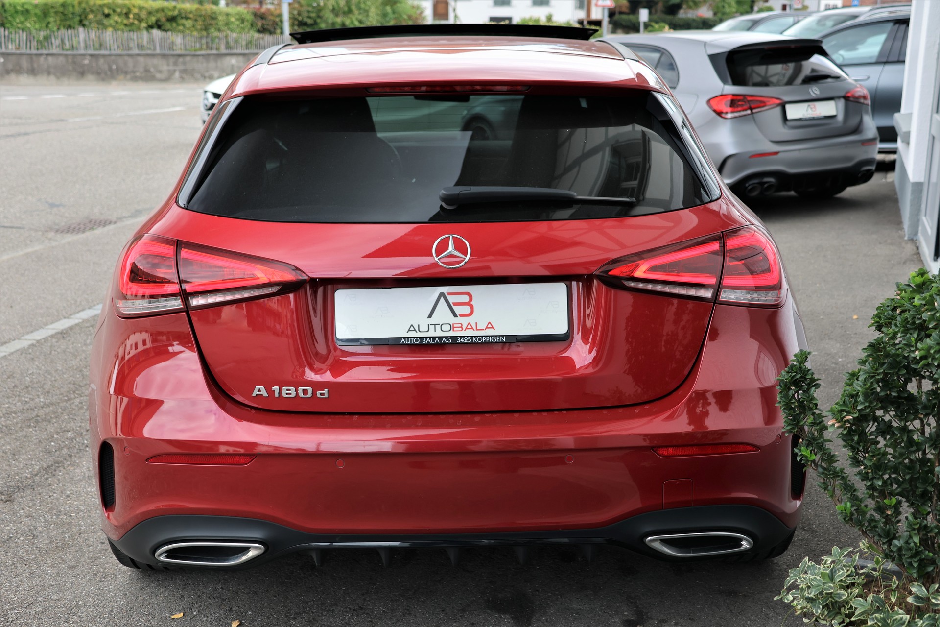 MERCEDES-BENZ A 180 d AMG Line 8G-DCT (CH) *Manufaktur Rosso Patagoni*-image-6