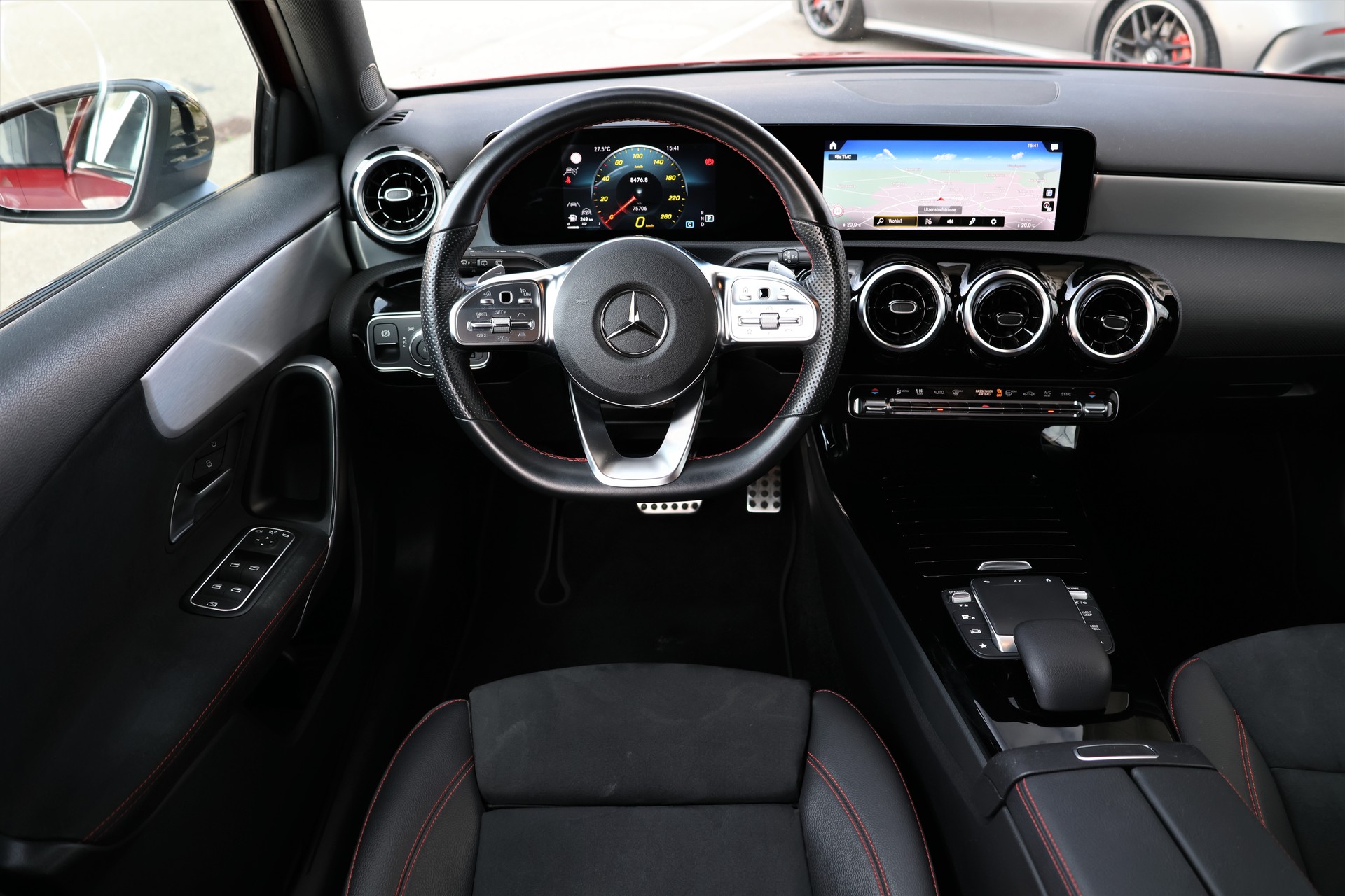 MERCEDES-BENZ A 180 d AMG Line 8G-DCT (CH) *Manufaktur Rosso Patagoni*-image-12