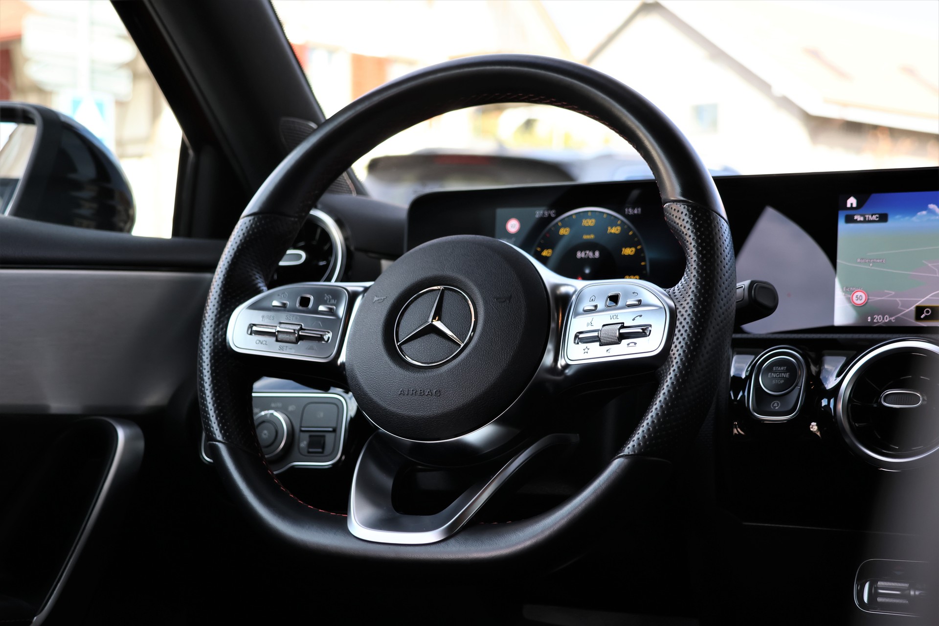MERCEDES-BENZ A 180 d AMG Line 8G-DCT (CH) *Manufaktur Rosso Patagoni*-image-13