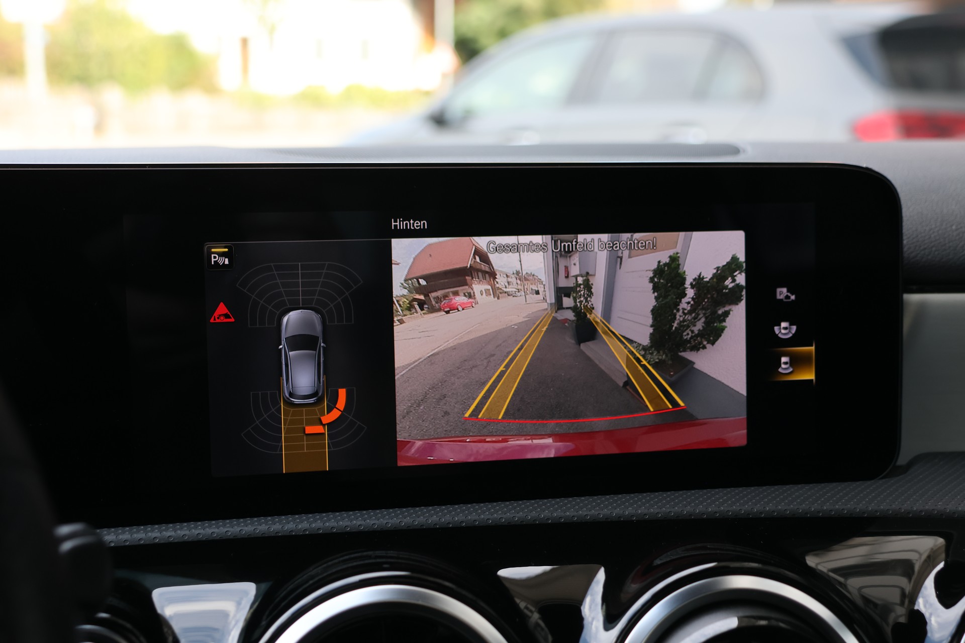 MERCEDES-BENZ A 180 d AMG Line 8G-DCT (CH) *Manufaktur Rosso Patagoni*-image-20