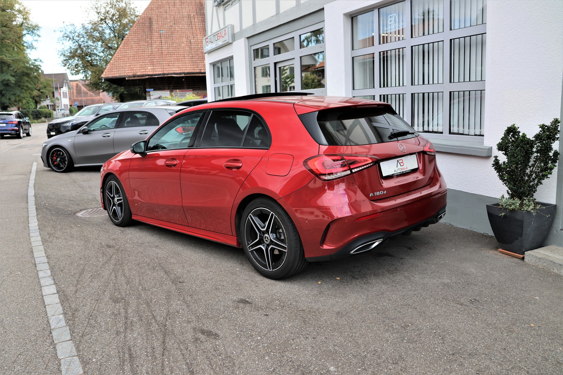 MERCEDES-BENZ A 180 d AMG Line 8G-DCT (CH) *Manufaktur Rosso Patagoni*-image-7