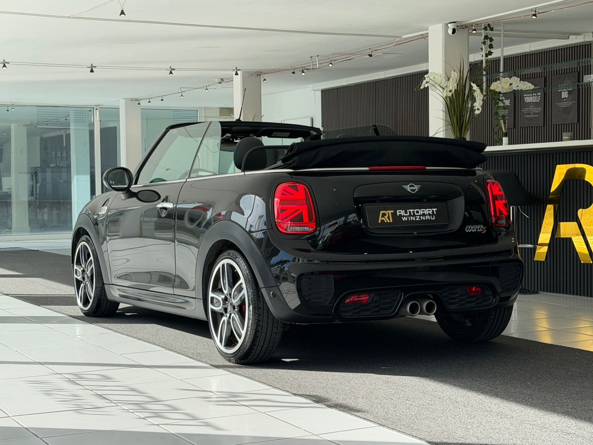 MINI Cooper S Cabriolet DKG John Cooper Works-image-7