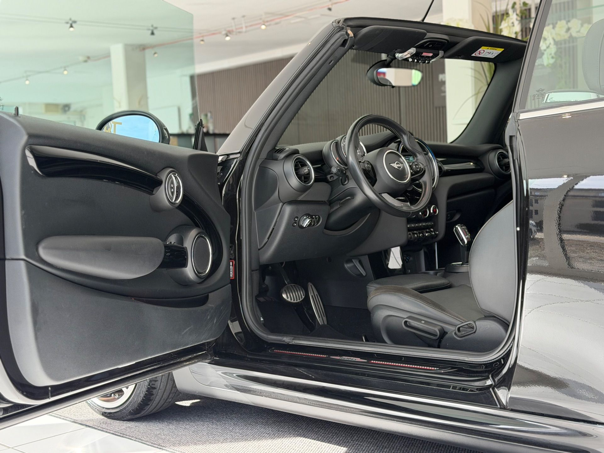 MINI Cooper S Cabriolet DKG John Cooper Works-image-9