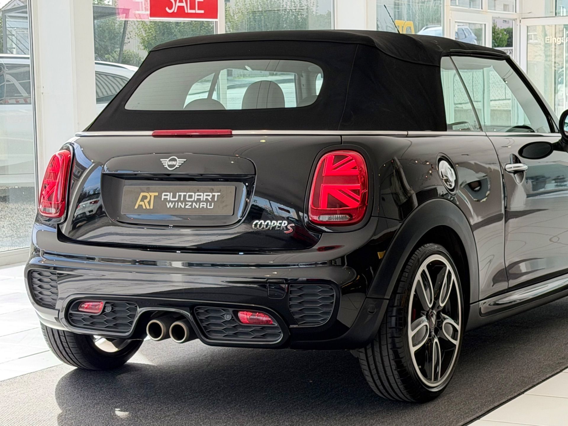 MINI Cooper S Cabriolet DKG John Cooper Works-image-23