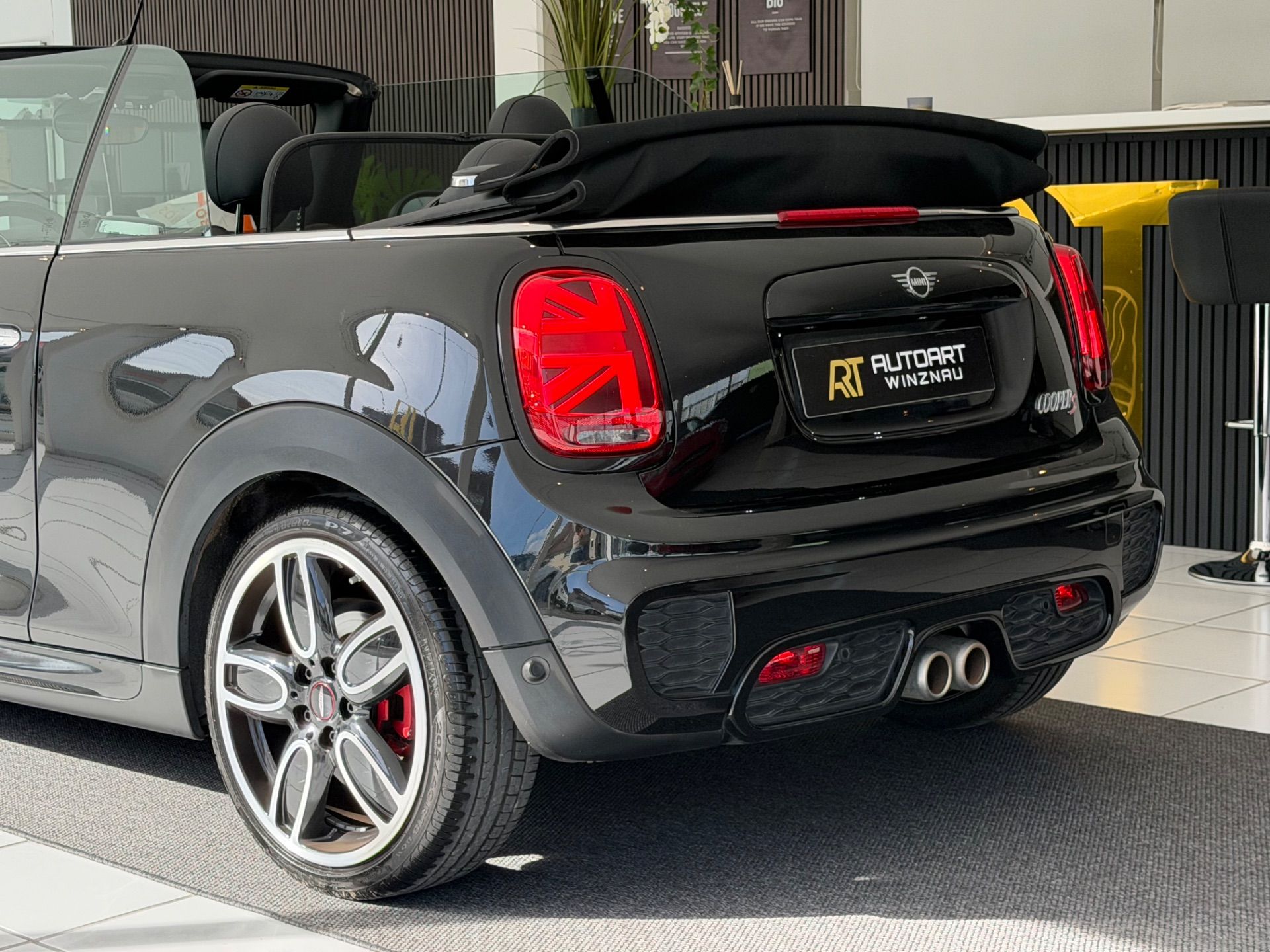 MINI Cooper S Cabriolet DKG John Cooper Works-image-8