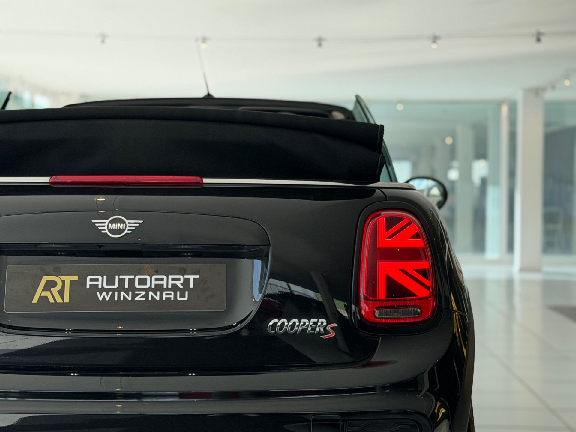 MINI Cooper S Cabriolet DKG John Cooper Works-image-27