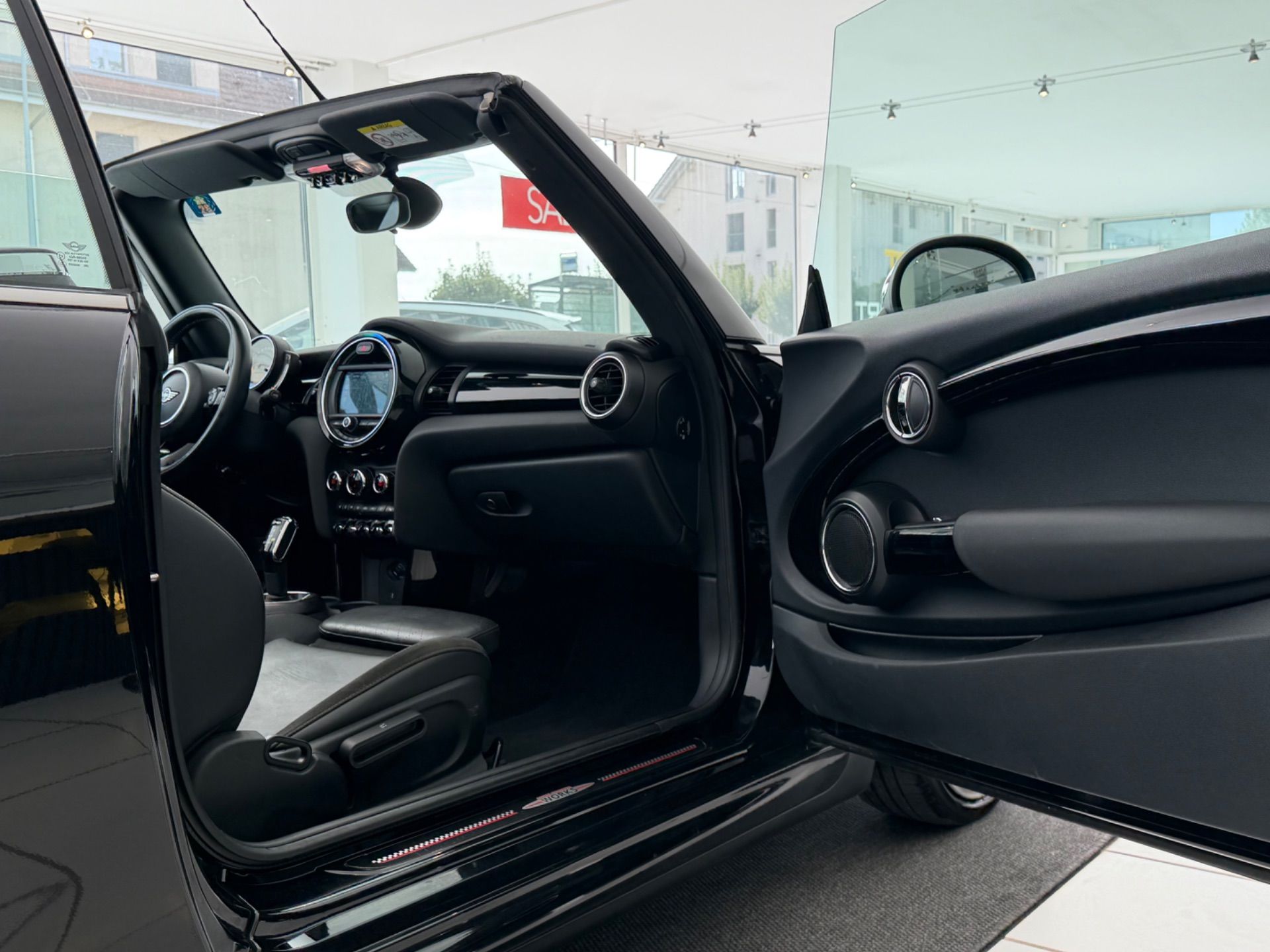 MINI Cooper S Cabriolet DKG John Cooper Works-image-15