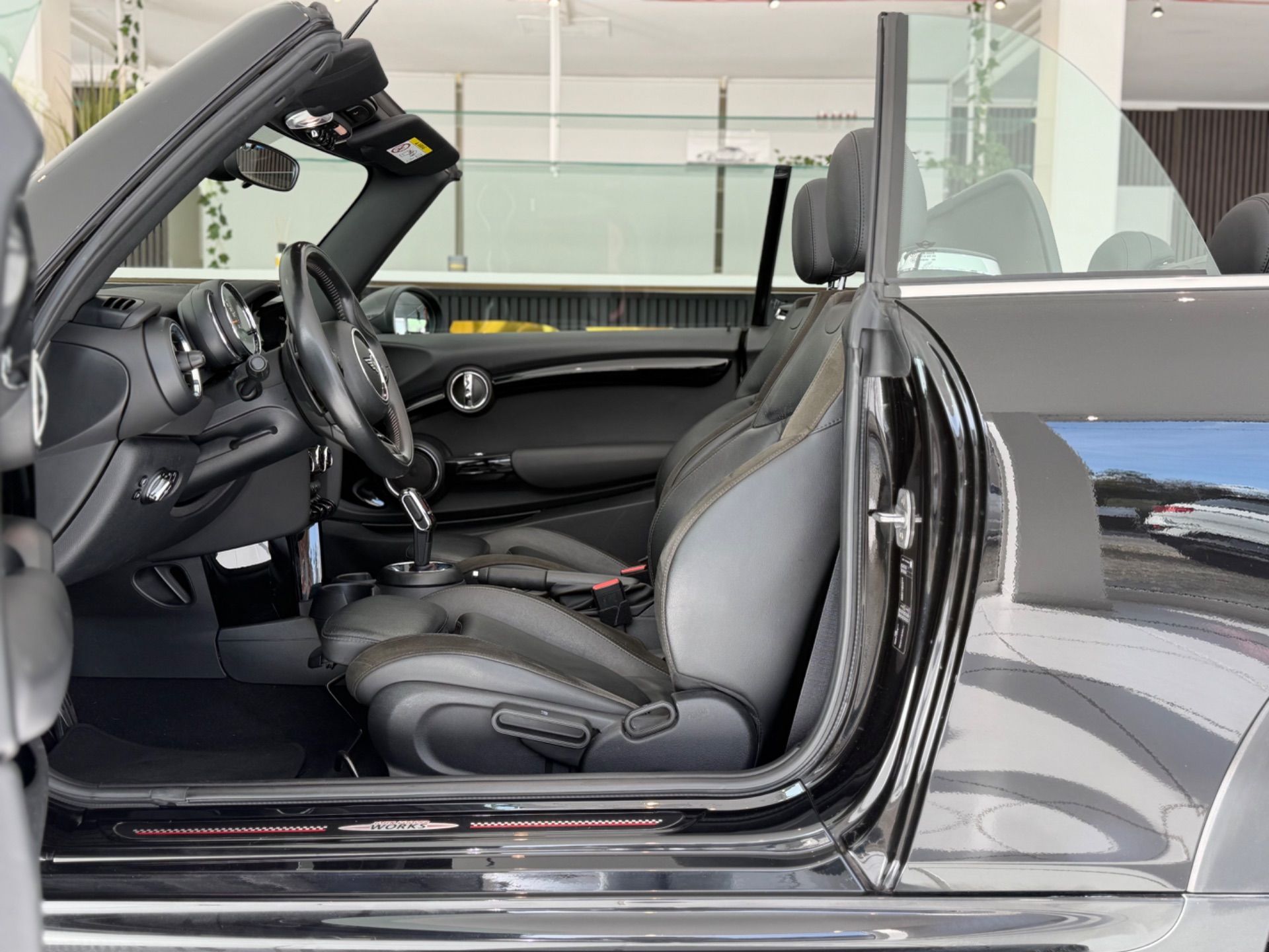 MINI Cooper S Cabriolet DKG John Cooper Works-image-10