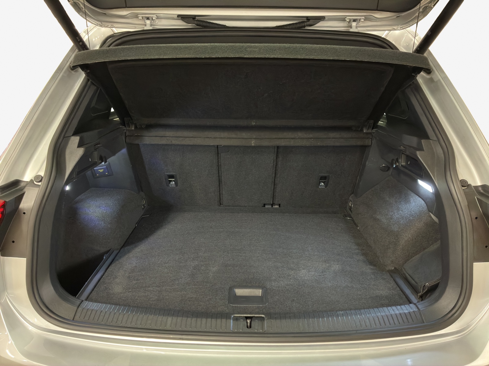 VW Tiguan 2.0TSI R-Line 4Motion DSG-image-12