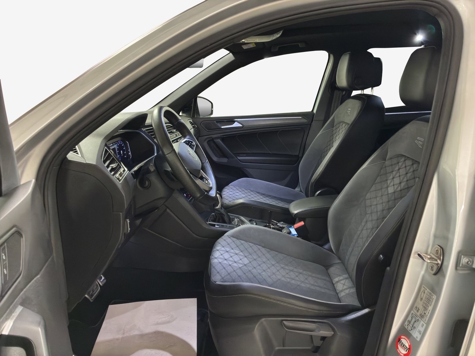 VW Tiguan 2.0TSI R-Line 4Motion DSG-image-7