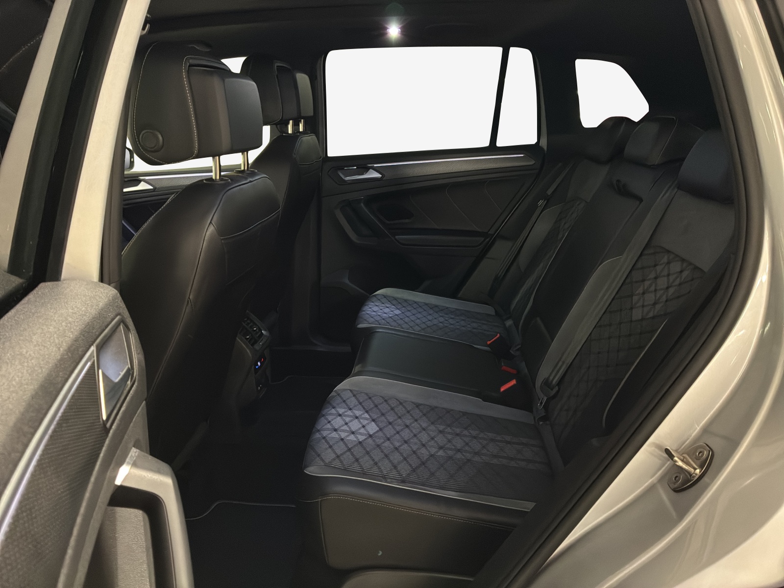 VW Tiguan 2.0TSI R-Line 4Motion DSG-image-11
