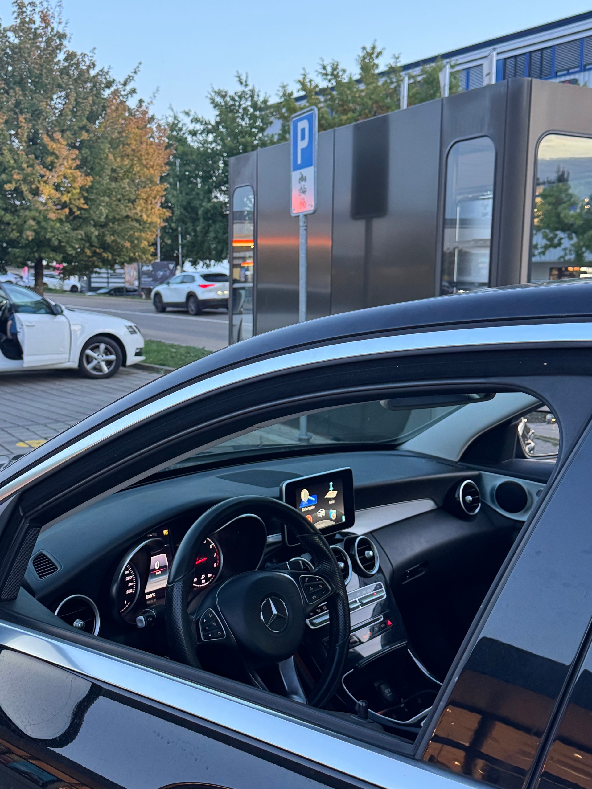 MERCEDES-BENZ C 200-image-3