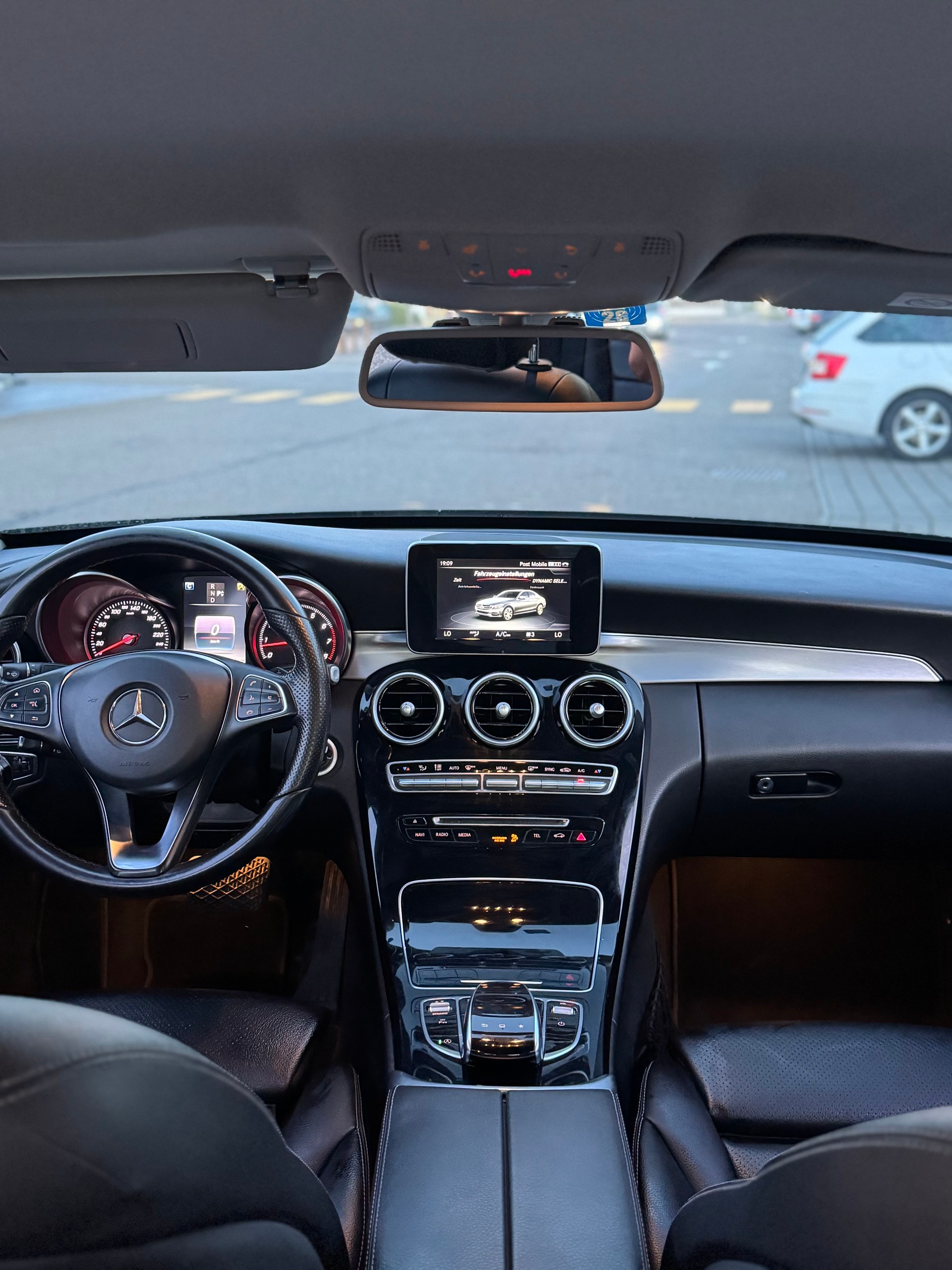 MERCEDES-BENZ C 200-image-4