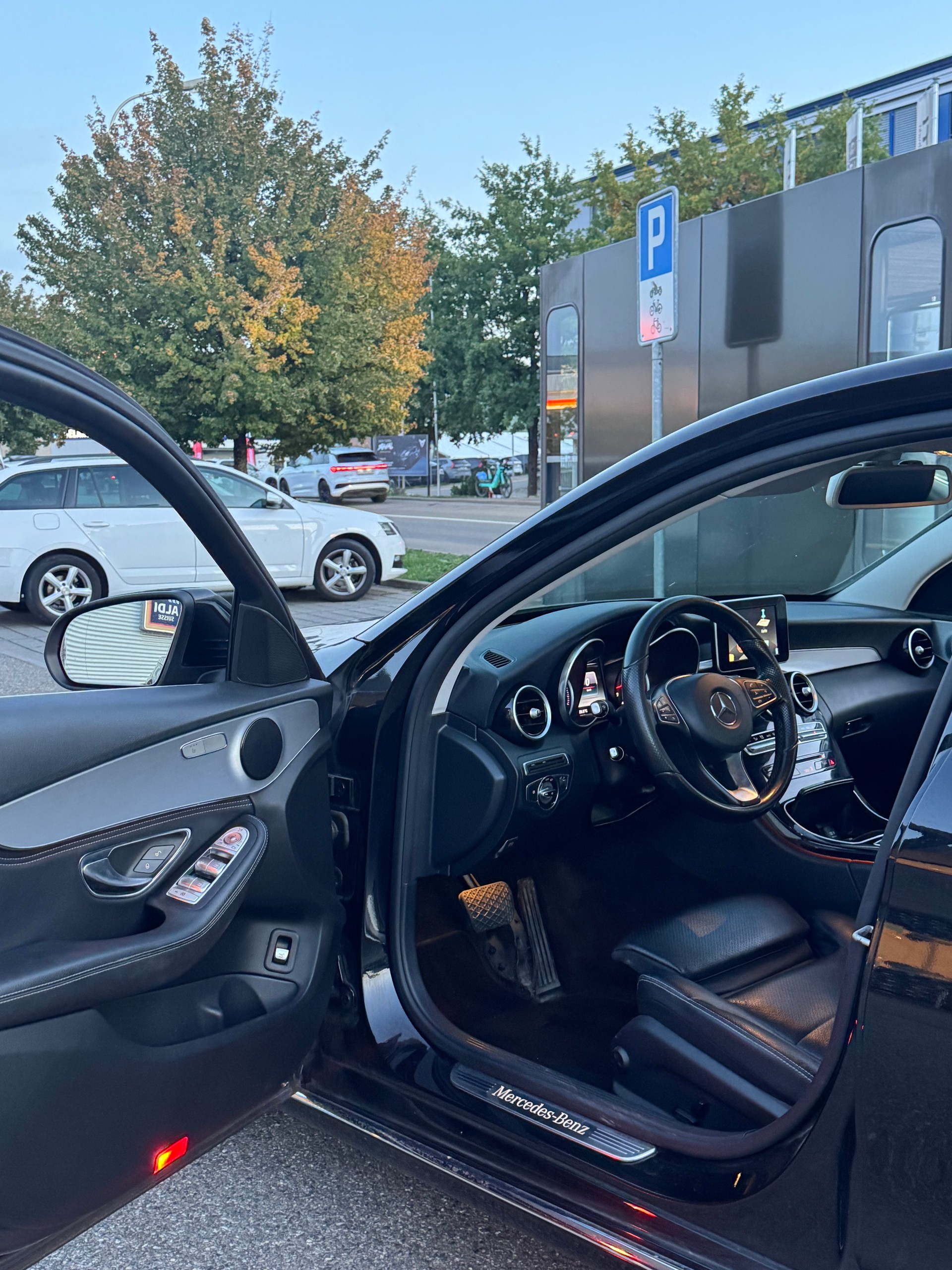 MERCEDES-BENZ C 200-image-5
