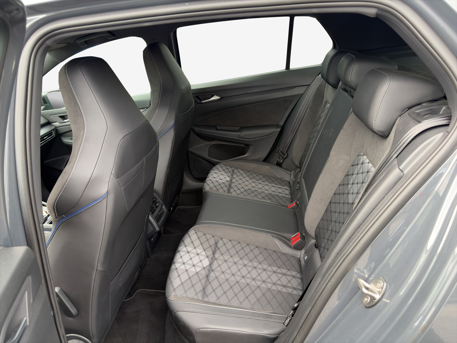 VW Golf 2.0 TSI R-Line DSG 4 Motion-image-11