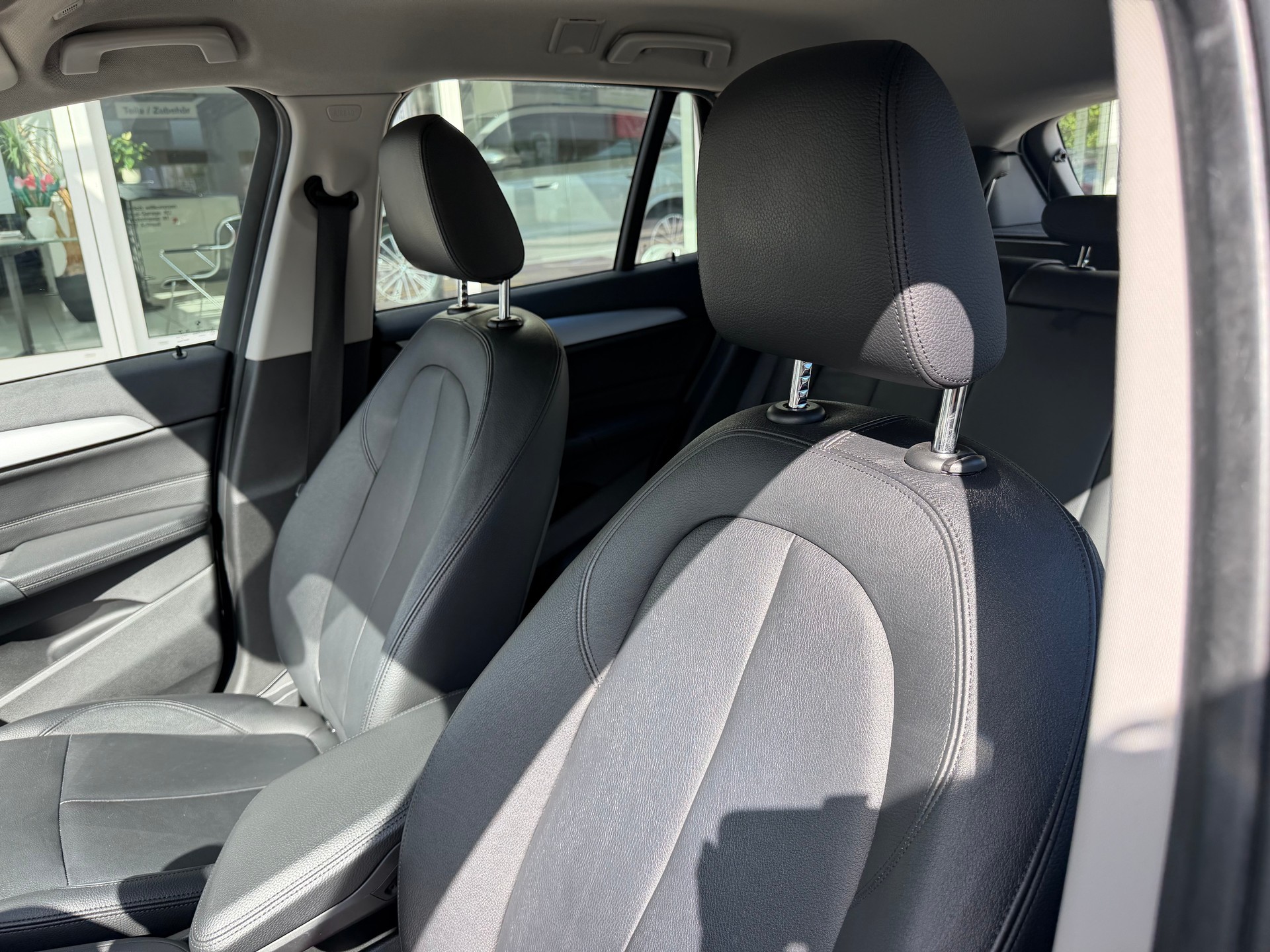 BMW X1 xDrive 20i Steptronic-image-10