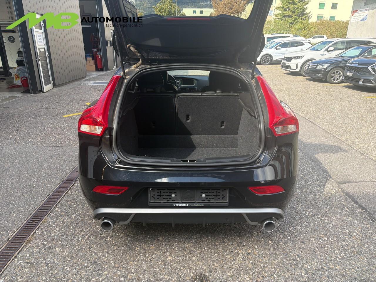 VOLVO V40 1.5 T3 R-Design S/S-image-11