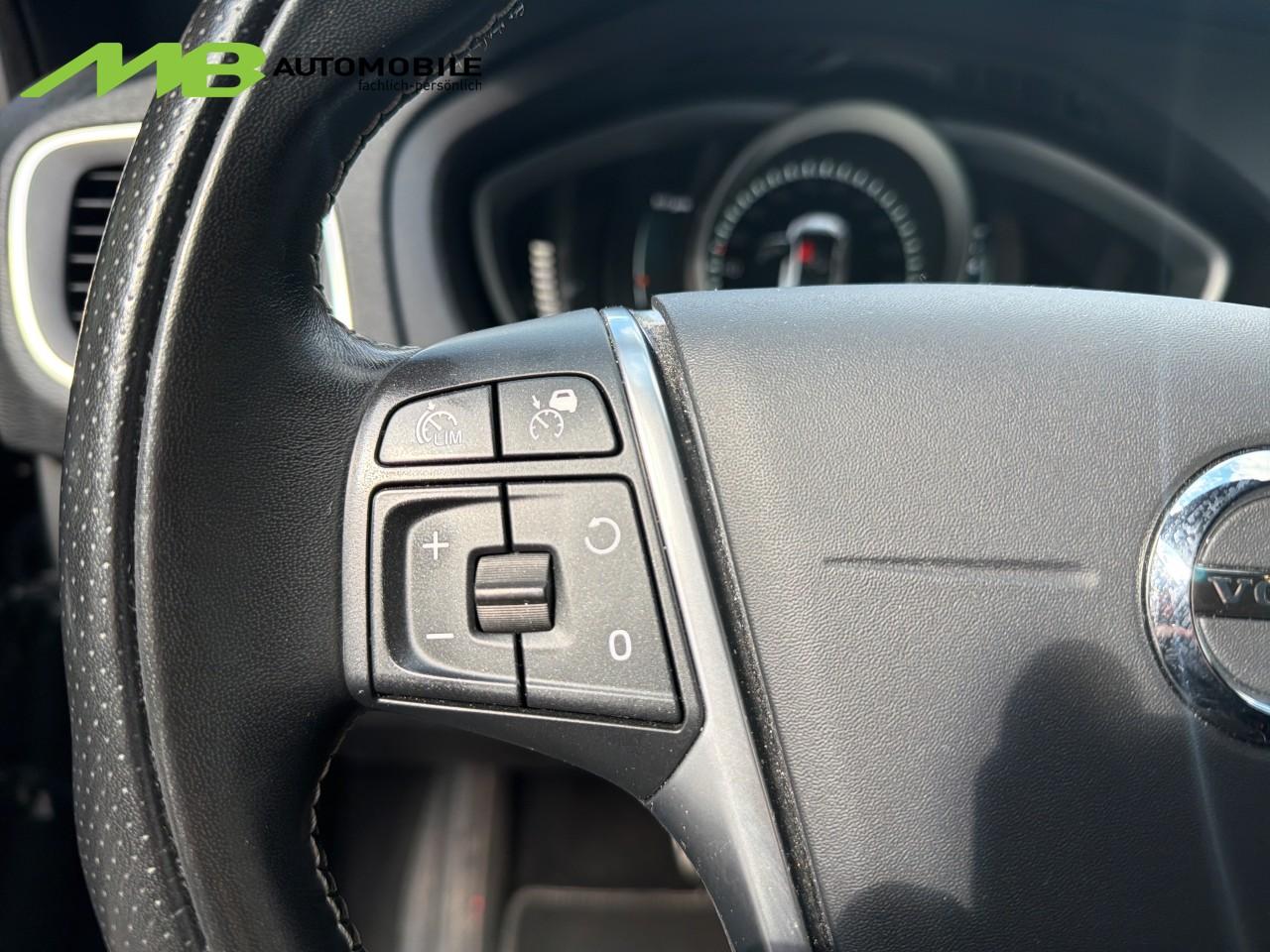 VOLVO V40 1.5 T3 R-Design S/S-image-9