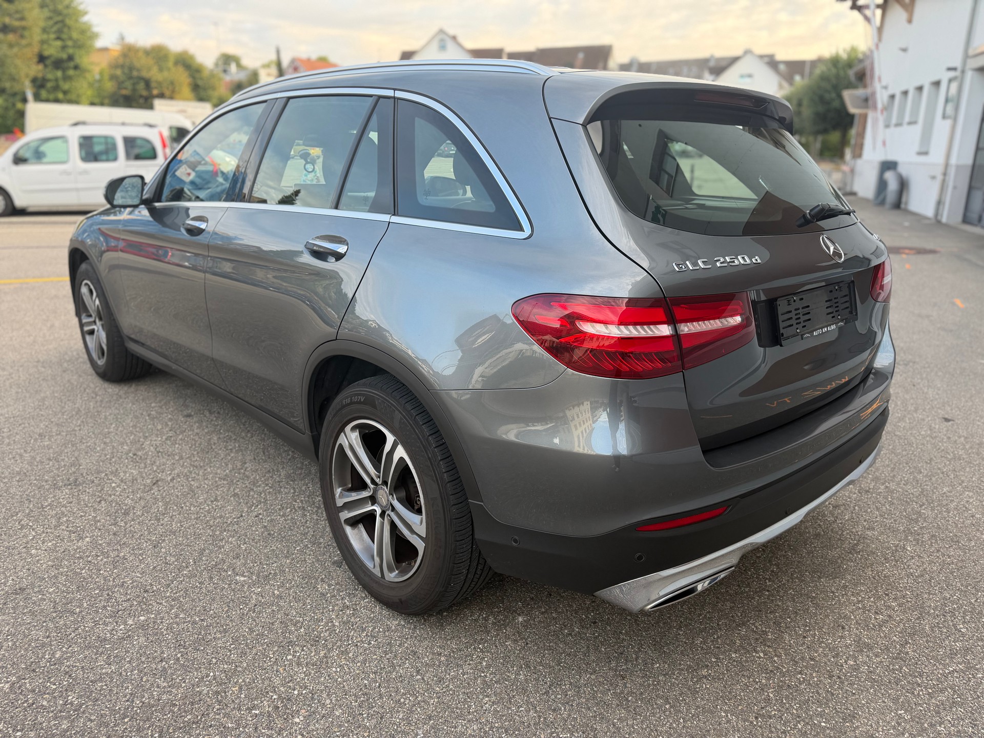MERCEDES-BENZ GLC 250 d Exclusive 4Matic 9G-Tronic-image-5