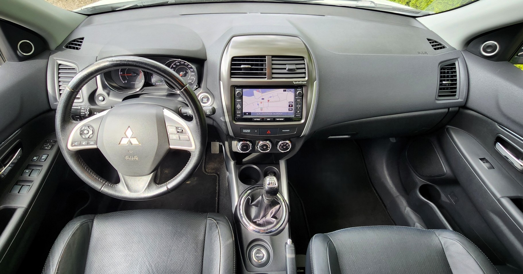 MITSUBISHI ASX 1.8 DID Navigator 4WD-image-8