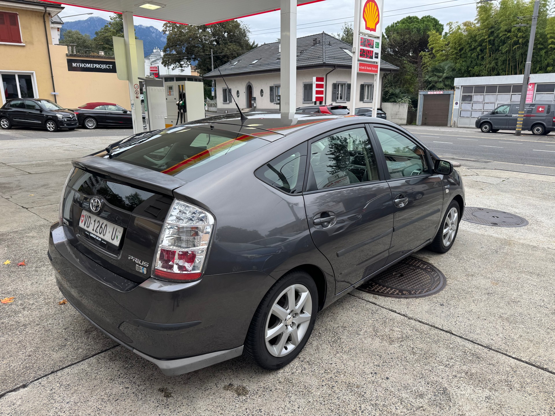 TOYOTA Prius 1.5 16V Hybrid-image-2