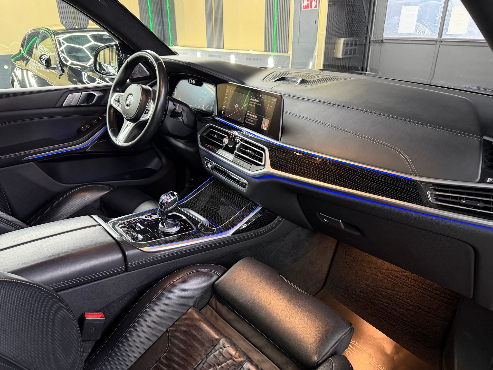 BMW X7 xDrive 48V 40d Steptronic-image-10