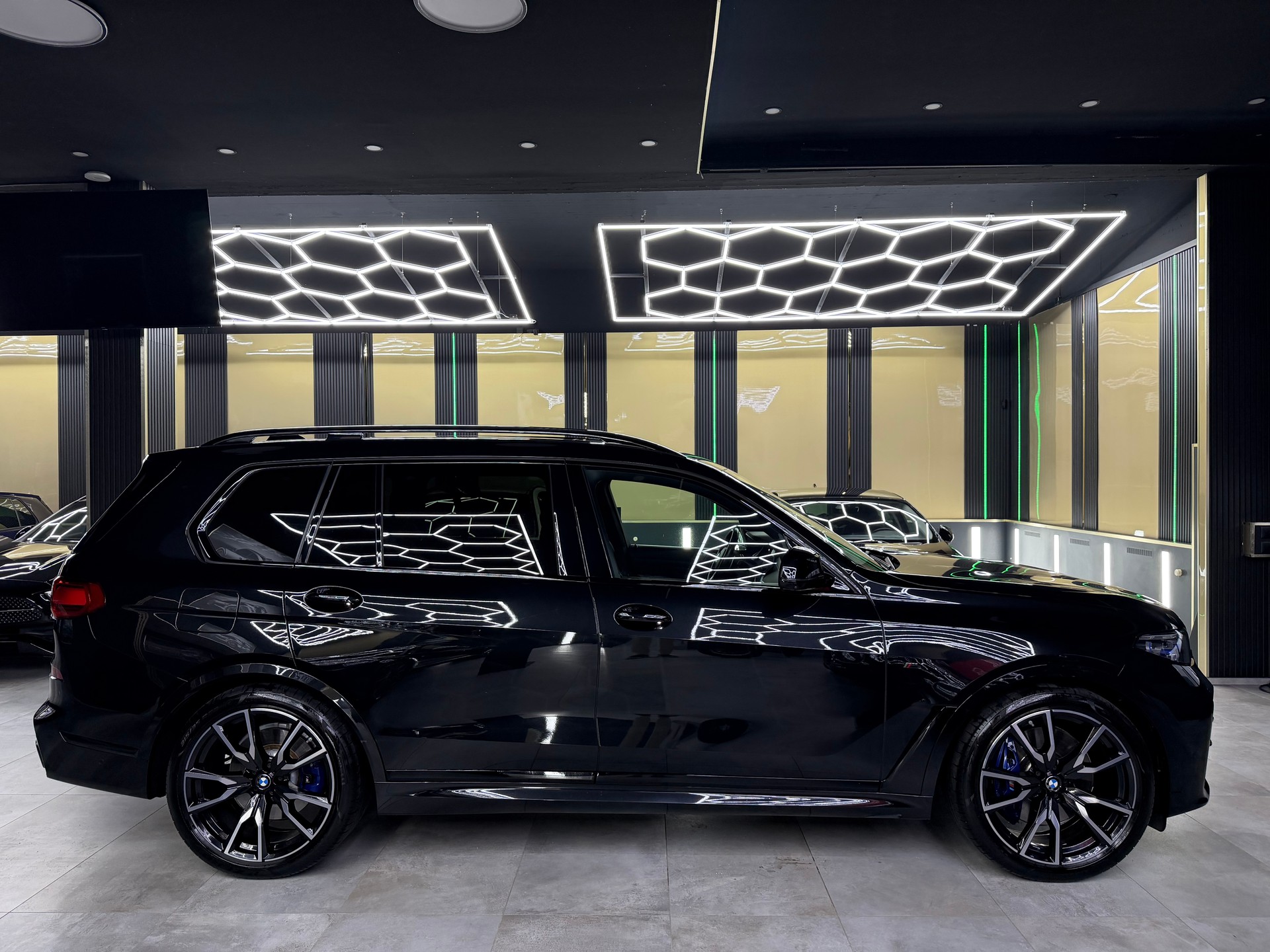 BMW X7 xDrive 48V 40d Steptronic-image-3