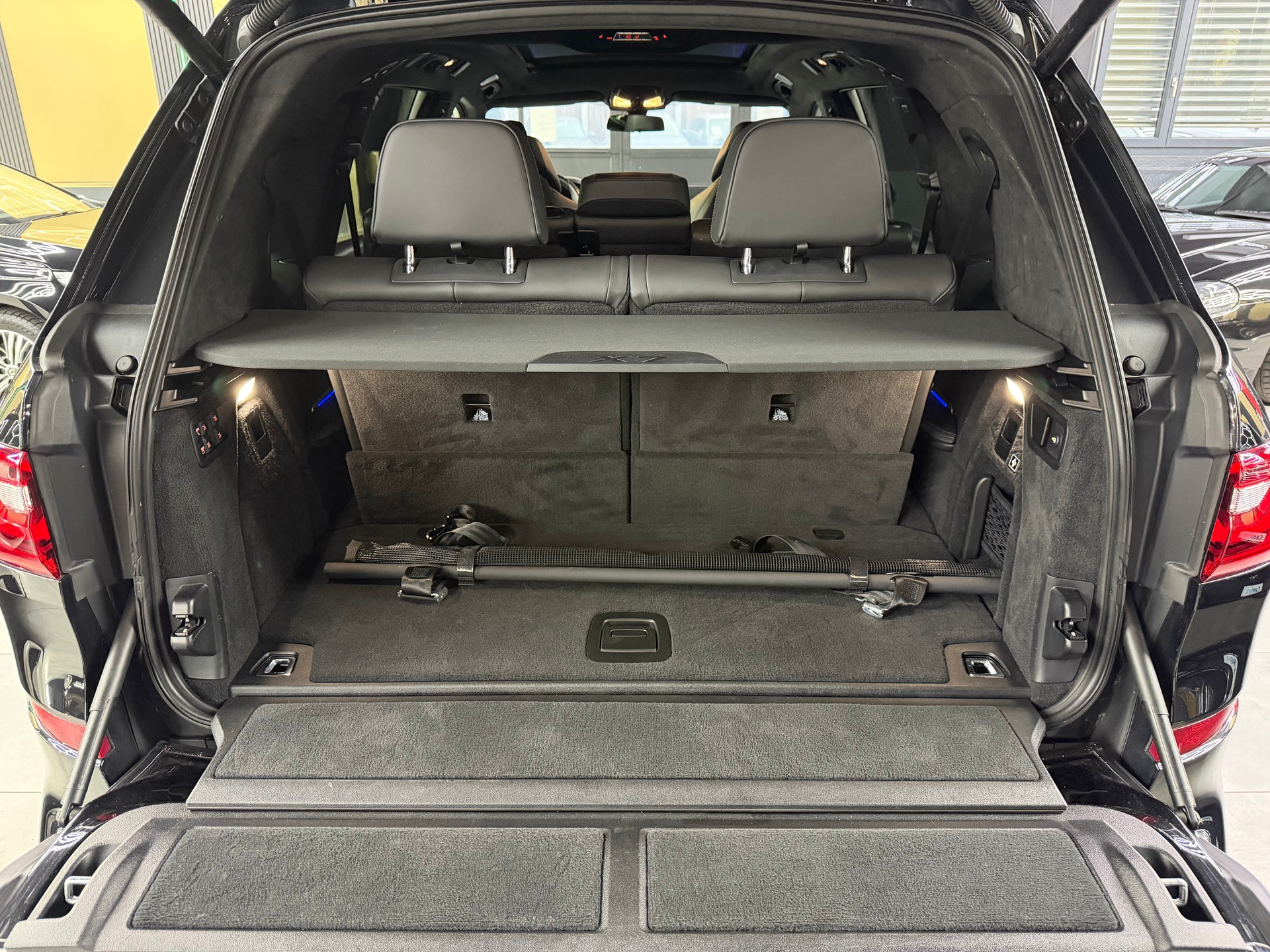 BMW X7 xDrive 48V 40d Steptronic-image-16