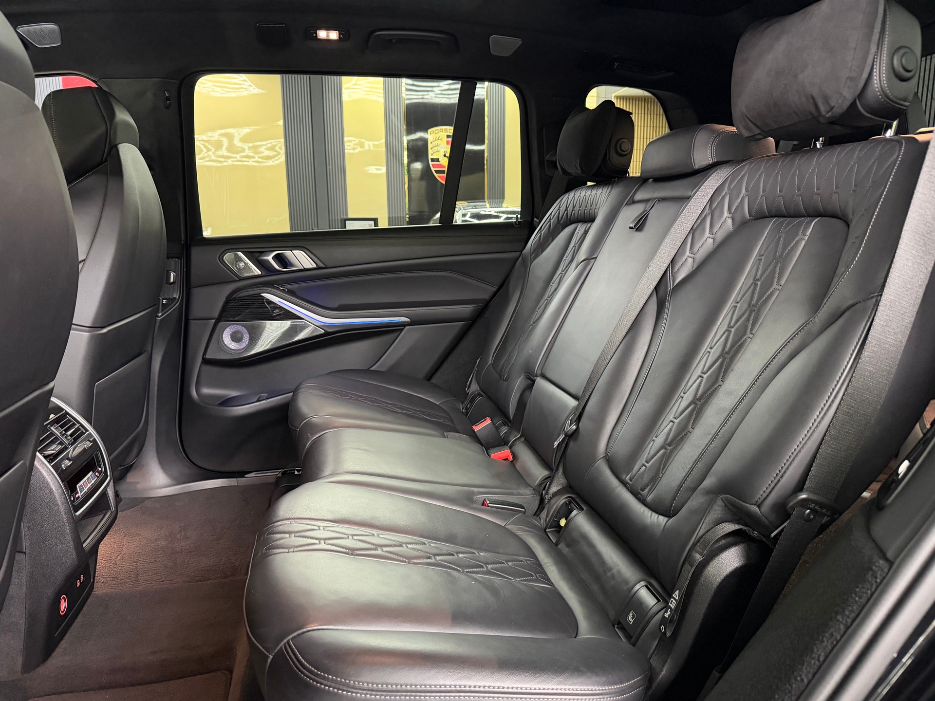 BMW X7 xDrive 48V 40d Steptronic-image-17