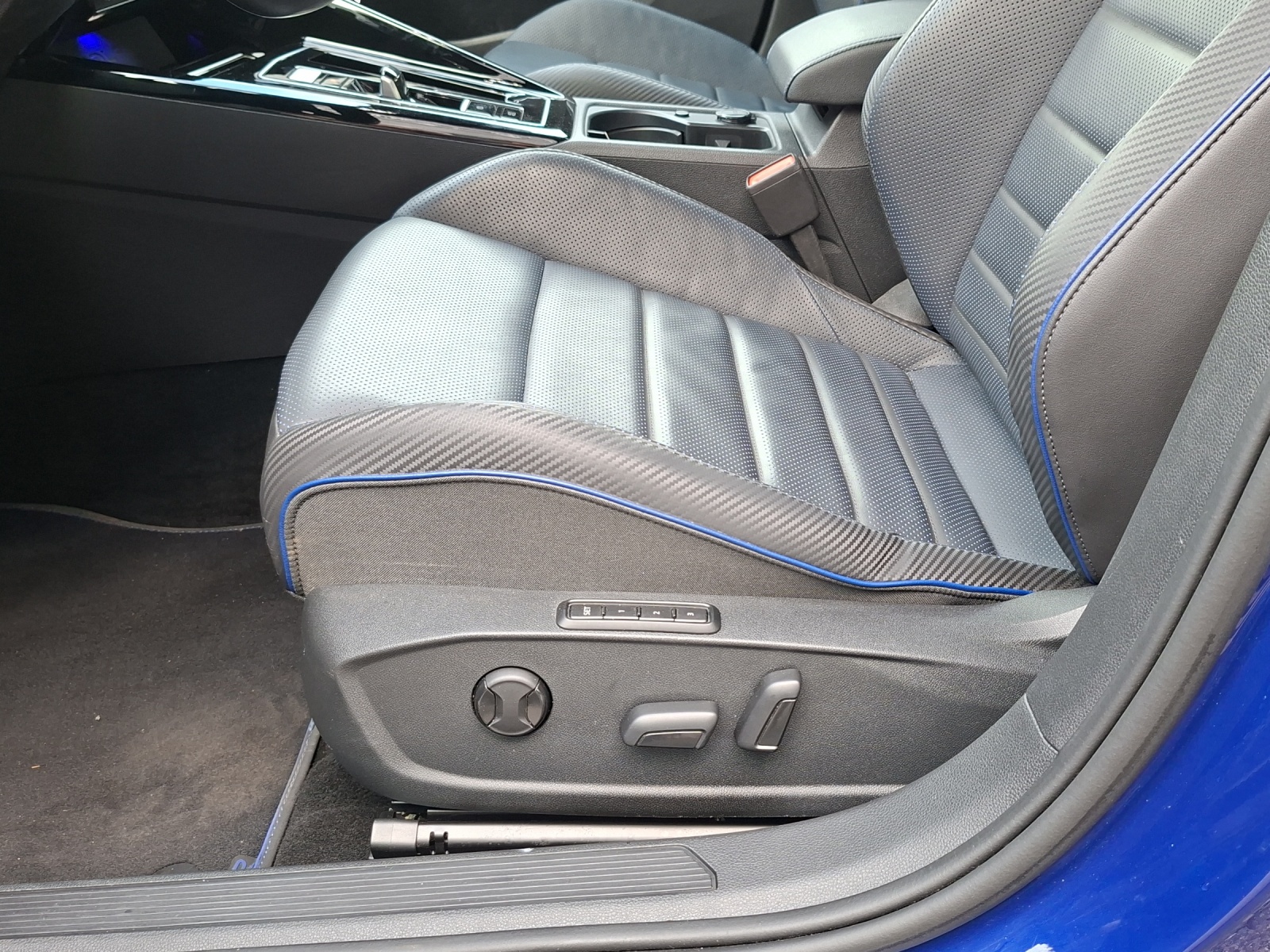 VW Golf 2.0 TSI R DSG 4Motion-image-14