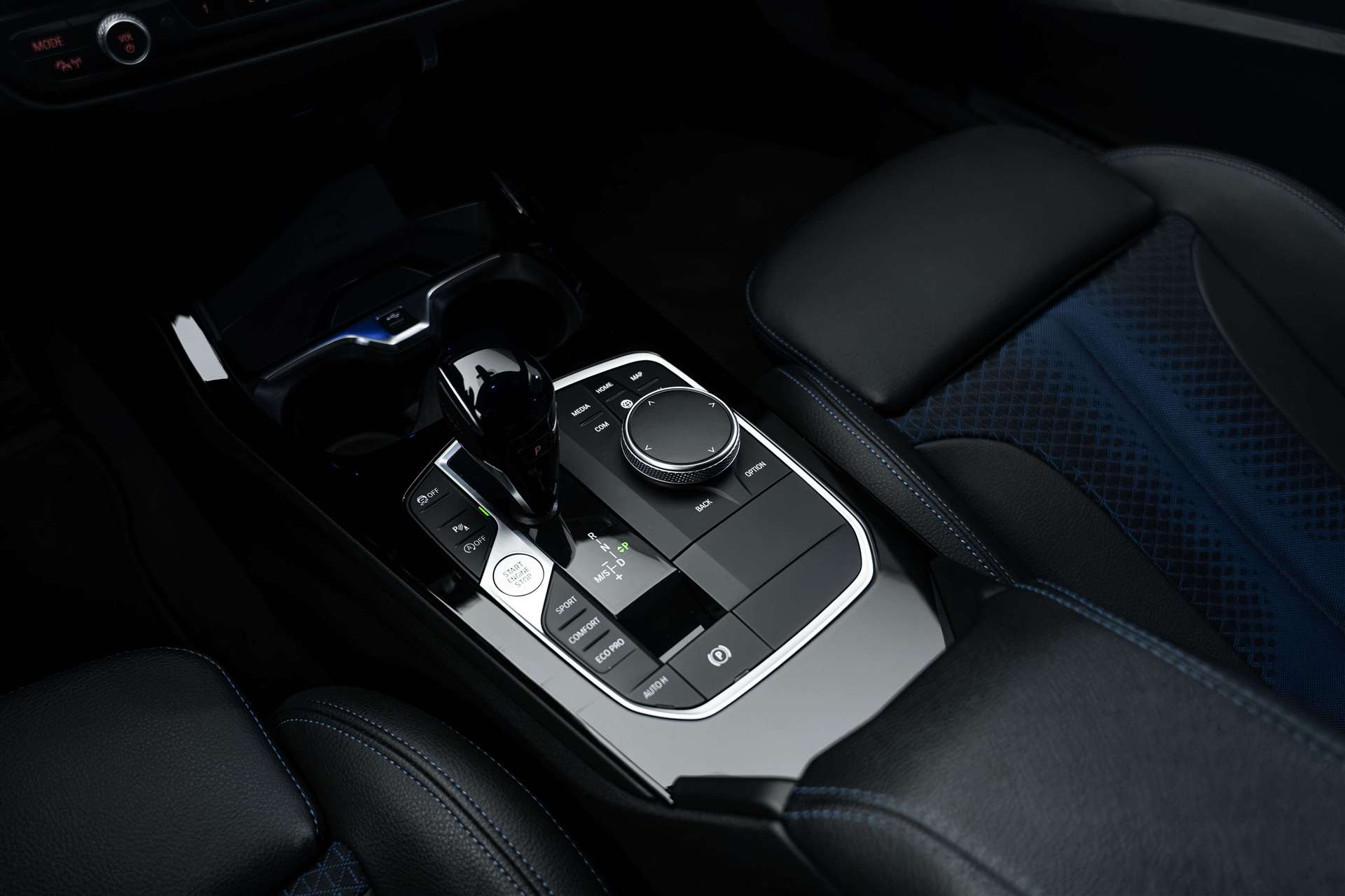 BMW M135i xDrive Steptronic 306PS-image-28