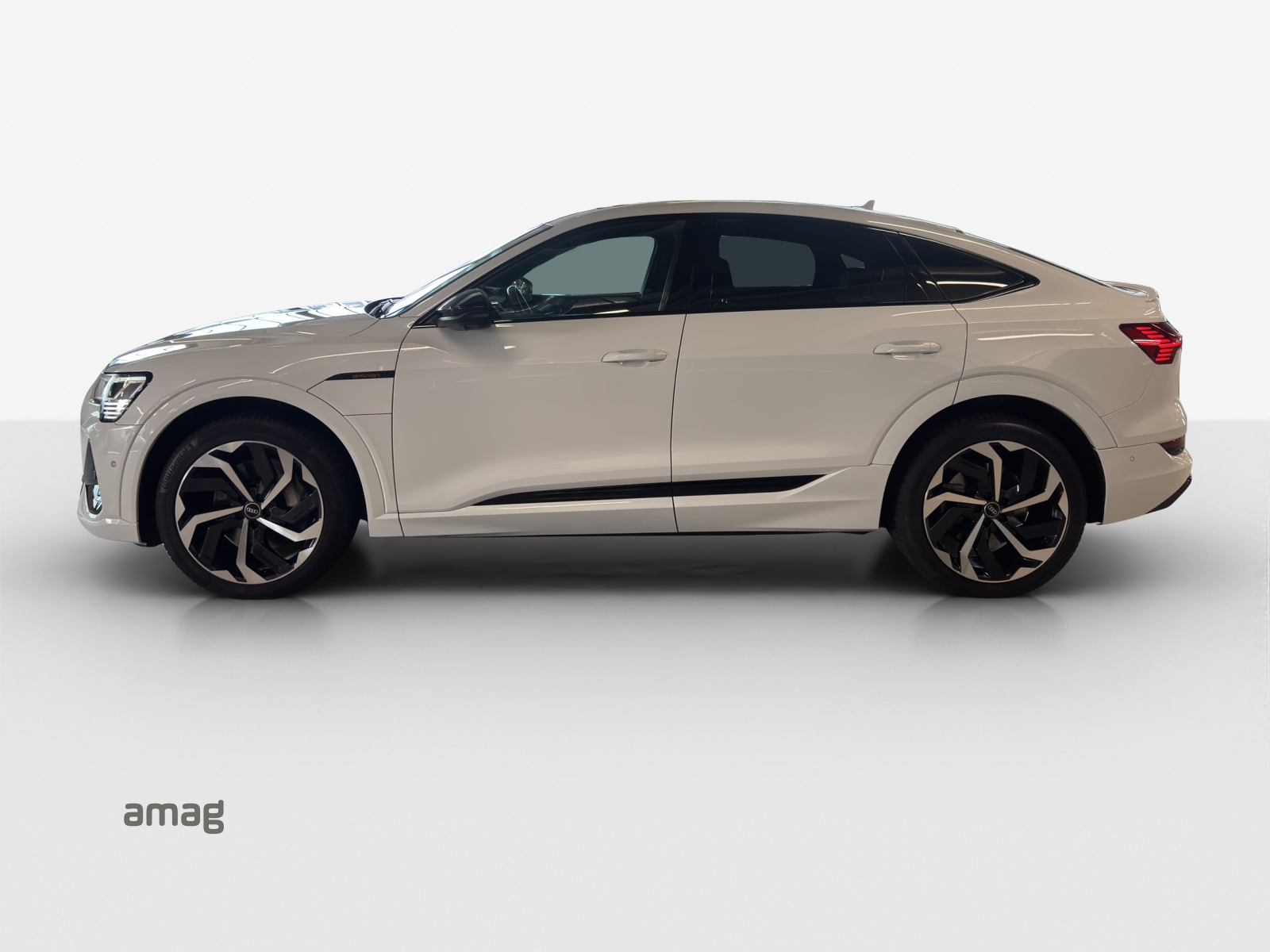 AUDI e-tron 55 Sportback S Line Black Edition quattro-image-11