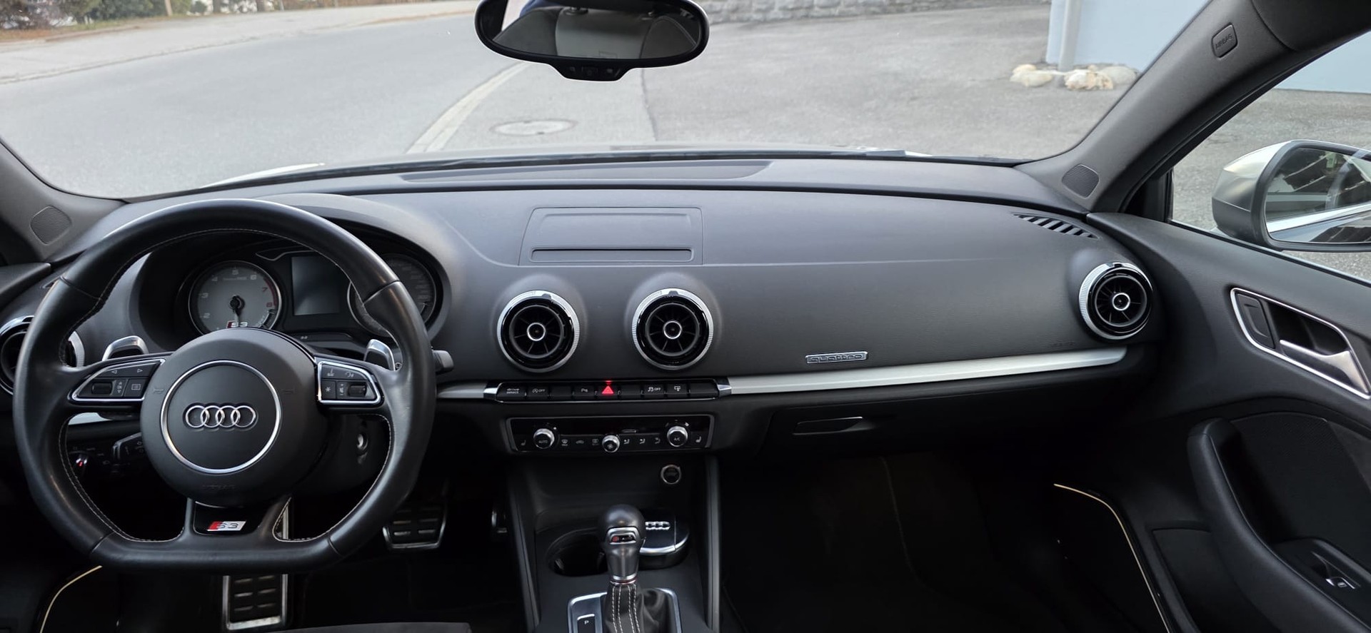 AUDI 2.0 T FSI quattro S-Tronic-image-8