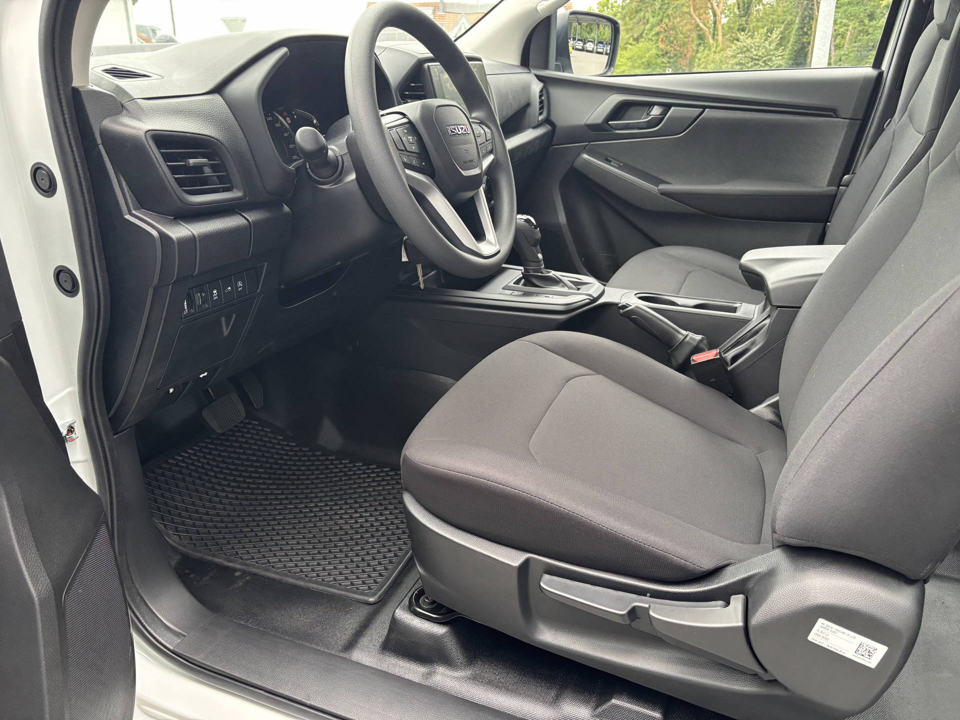 ISUZU D-Max Space Pick-up 2.2 DDi B-Strong 4x4-image-9