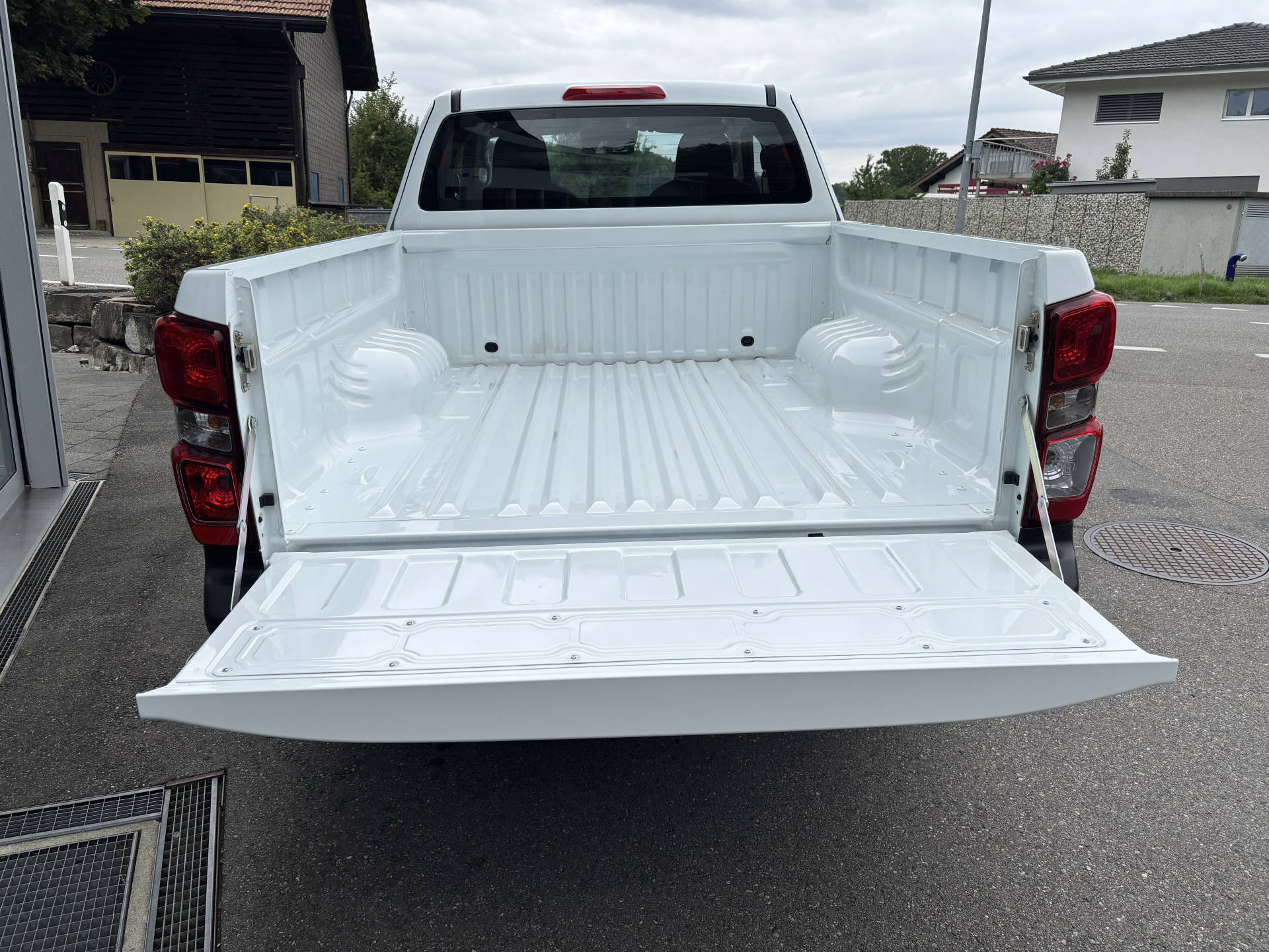 ISUZU D-Max Space Pick-up 2.2 DDi B-Strong 4x4-image-4