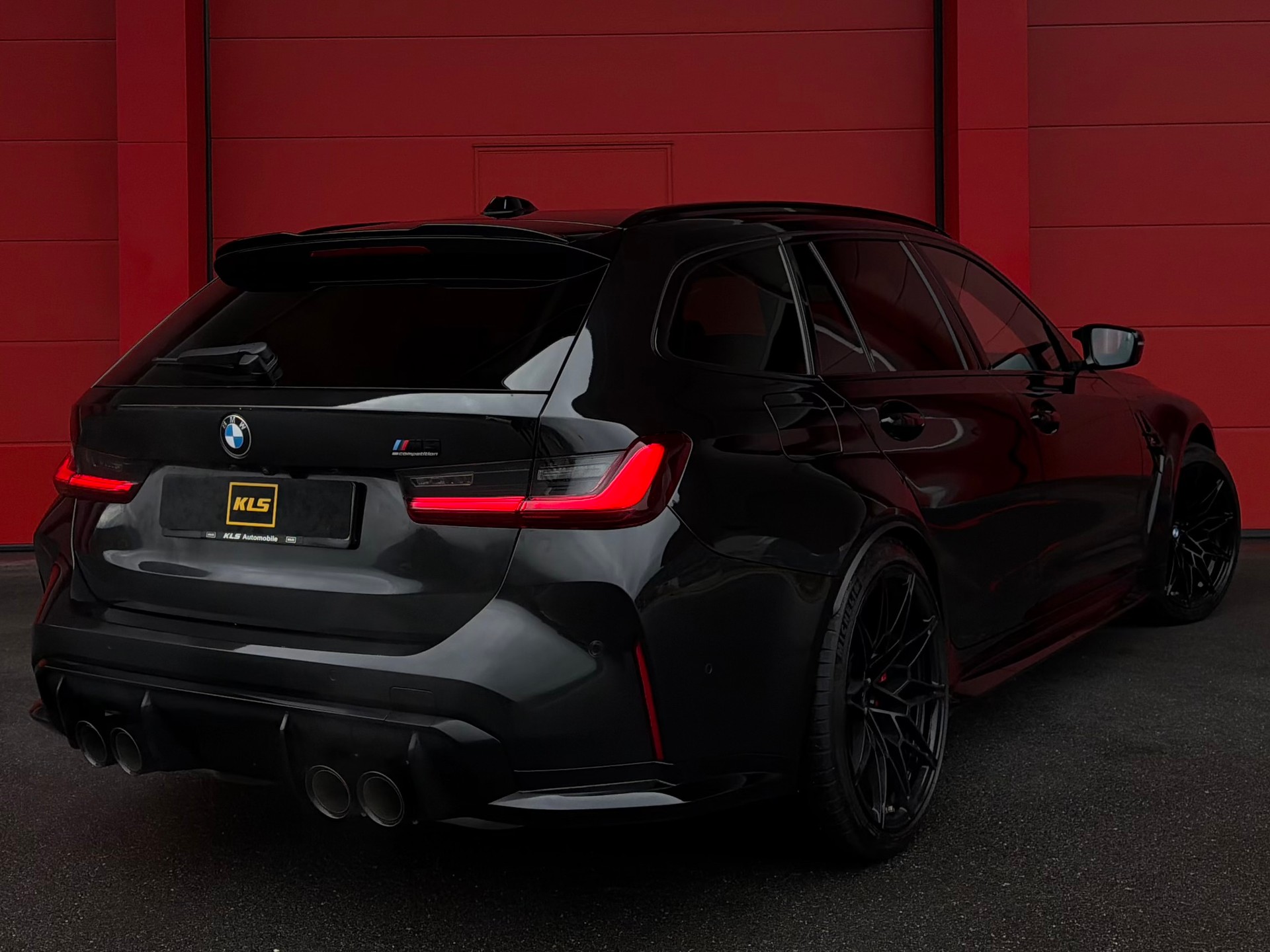 BMW M3 Touring xDrive Competition M-image-3