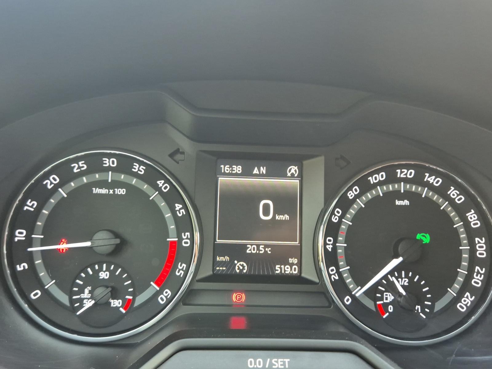 SKODA Octavia Combi 2.0 TDI Scout 4x4 DSG*Frisch ab MFK & Service*-image-11