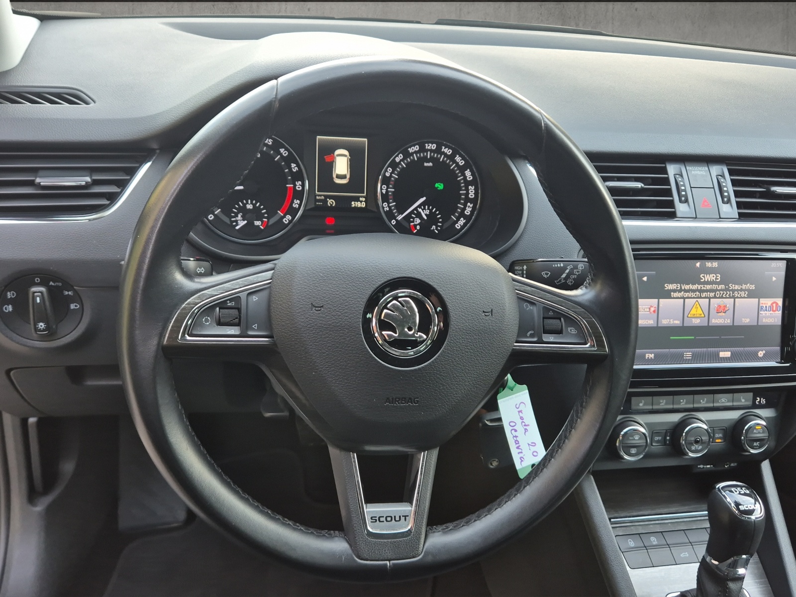 SKODA Octavia Combi 2.0 TDI Scout 4x4 DSG*Frisch ab MFK & Service*-image-10