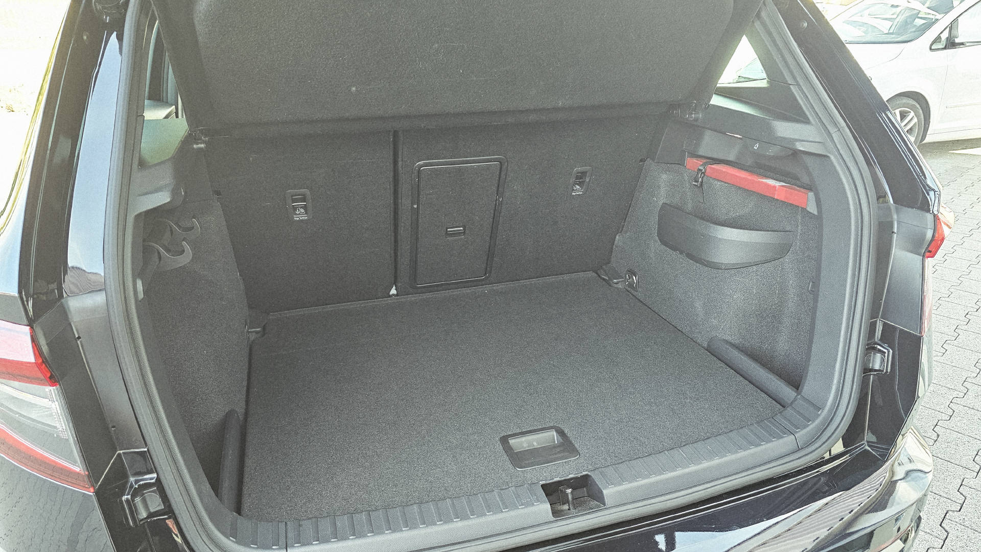 SKODA Karoq 1.5 TSI SportLine DSG-image-6