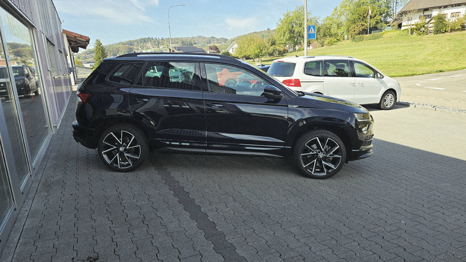 SKODA Karoq 1.5 TSI SportLine DSG-image-1