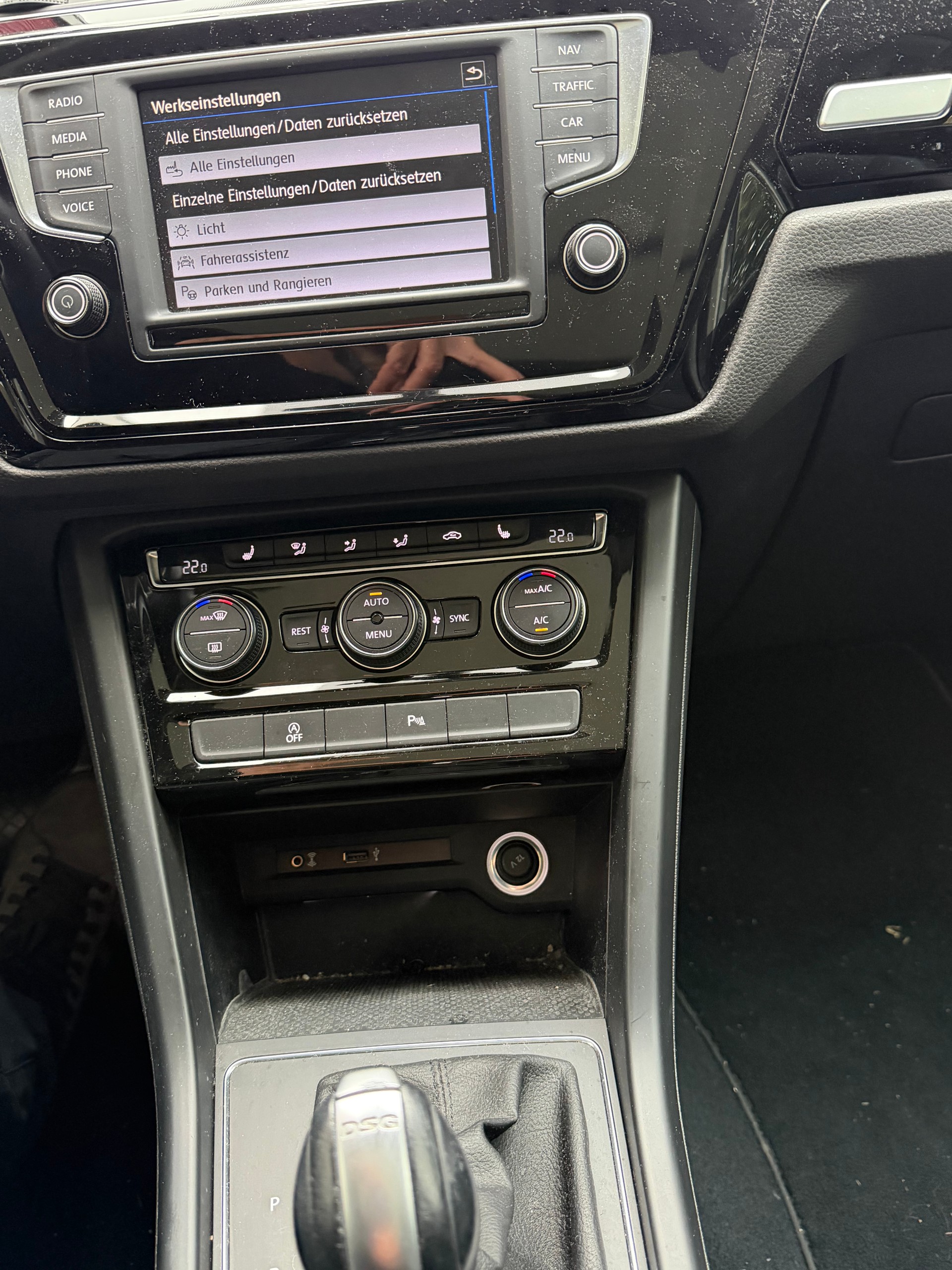 VW Touran 1.4 TSI BlueMotion Technology Trendline DSG-image-6